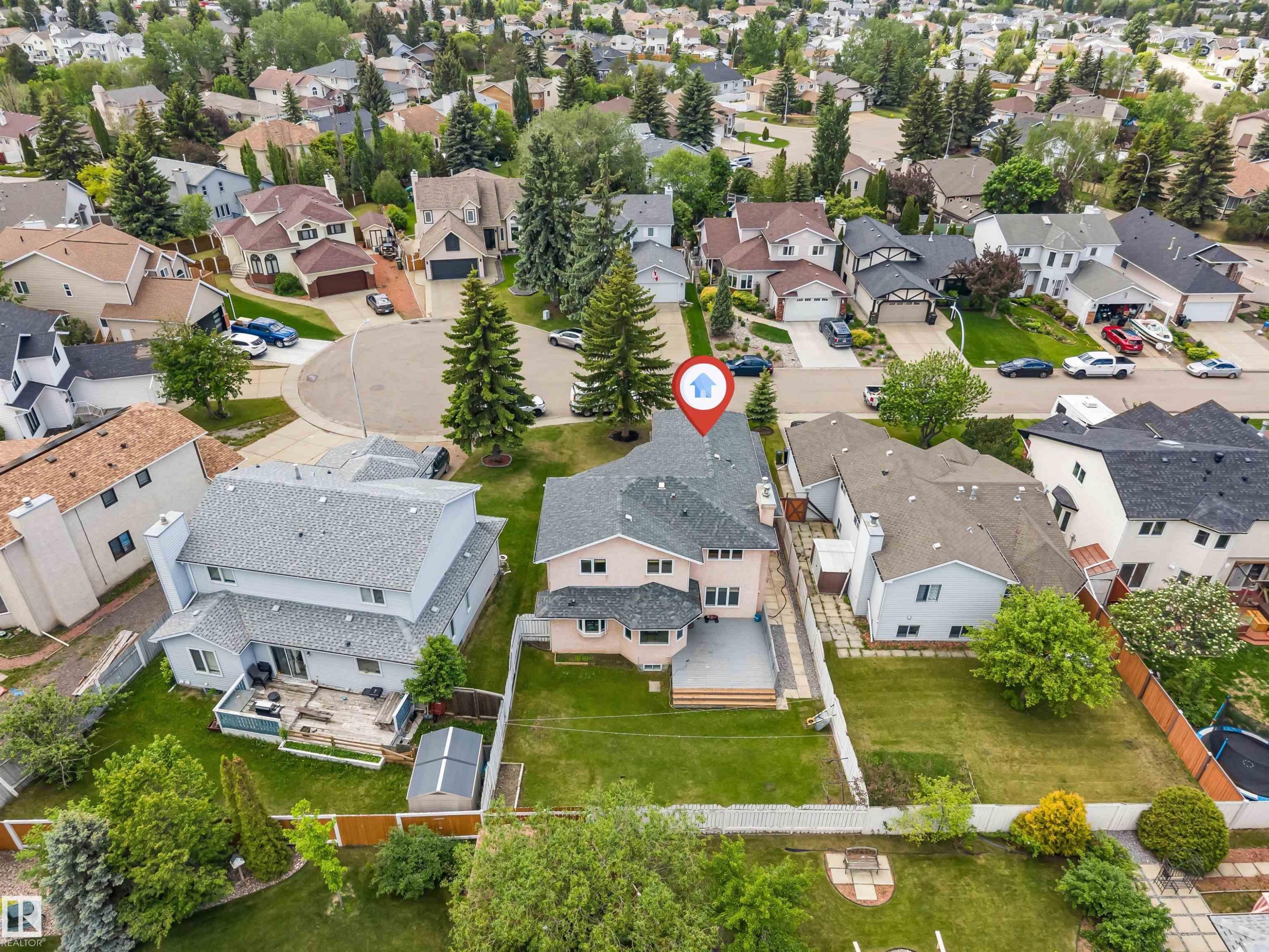 Aerial view showcasing a residential neighborhood with varied architectural styles - 4465 32A Street Nw, Edmonton, AB - Outdoor With View