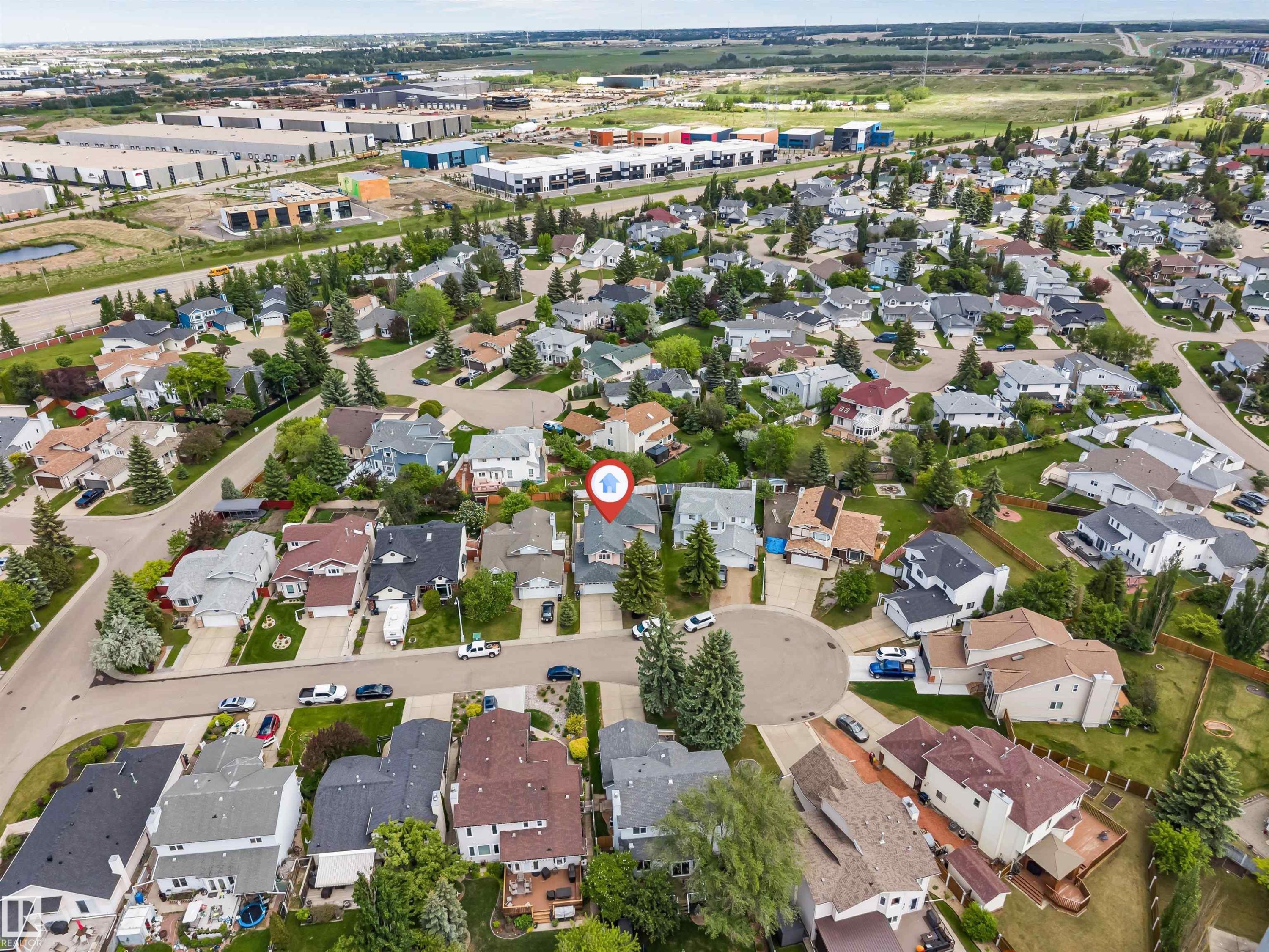 Residential neighborhood featuring mature trees and established homes - 4465 32A Street Nw, Edmonton, AB - Outdoor With View