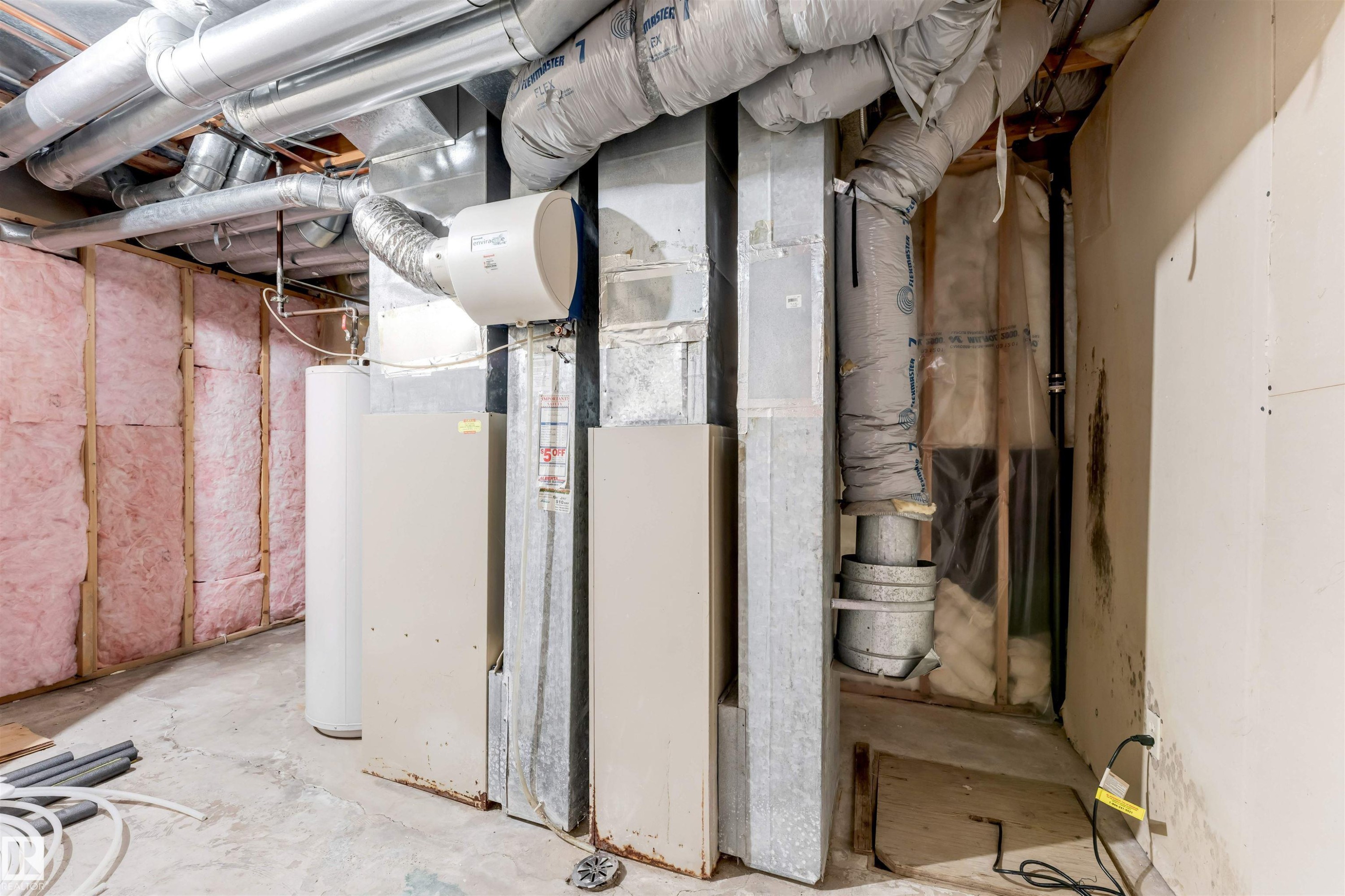 Image quality insufficient for description - 4465 32A Street Nw, Edmonton, AB - Indoor Photo Showing Basement