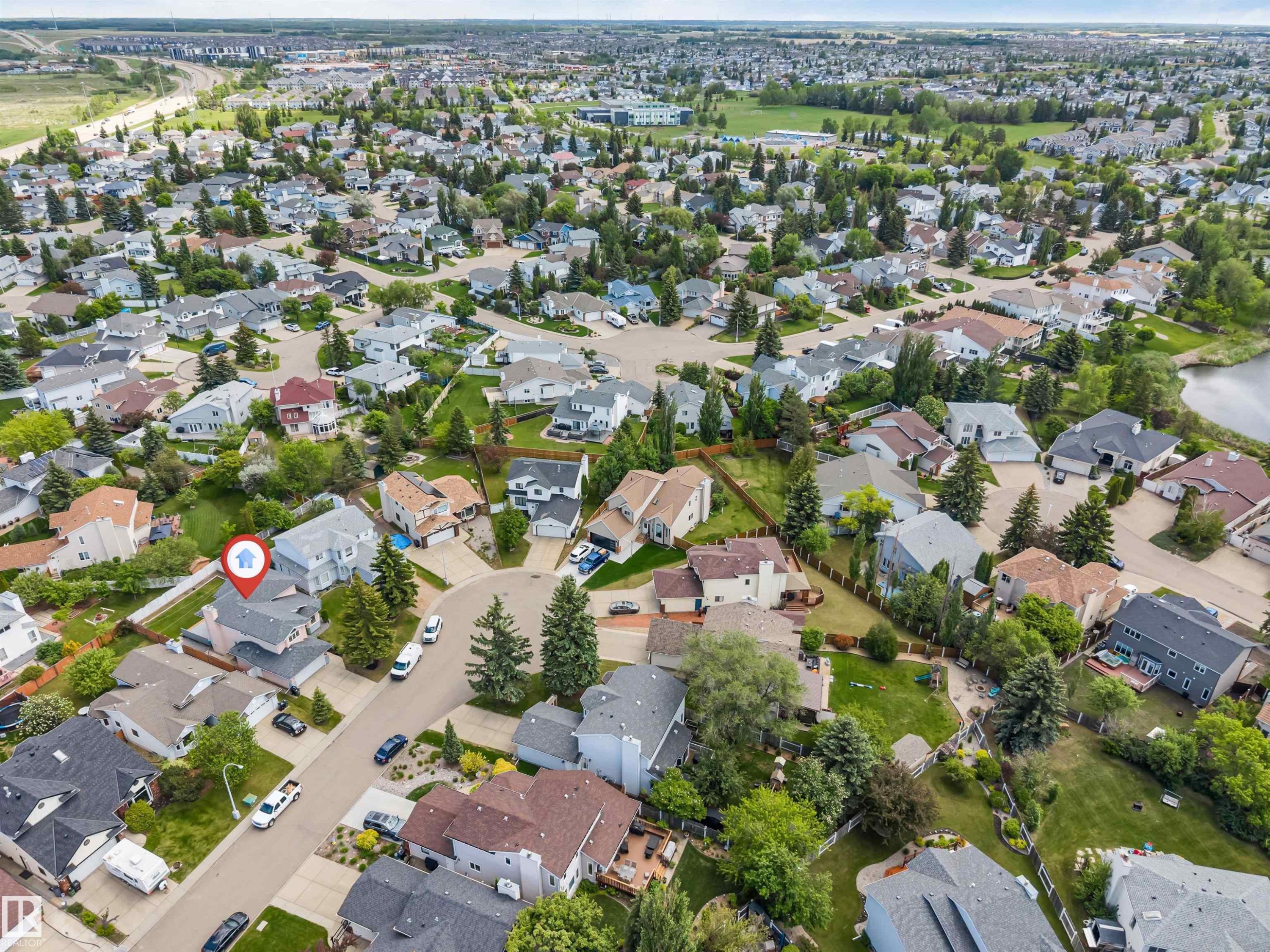 Residential neighborhood with established homes and mature trees - 4465 32A Street Nw, Edmonton, AB - Outdoor With View