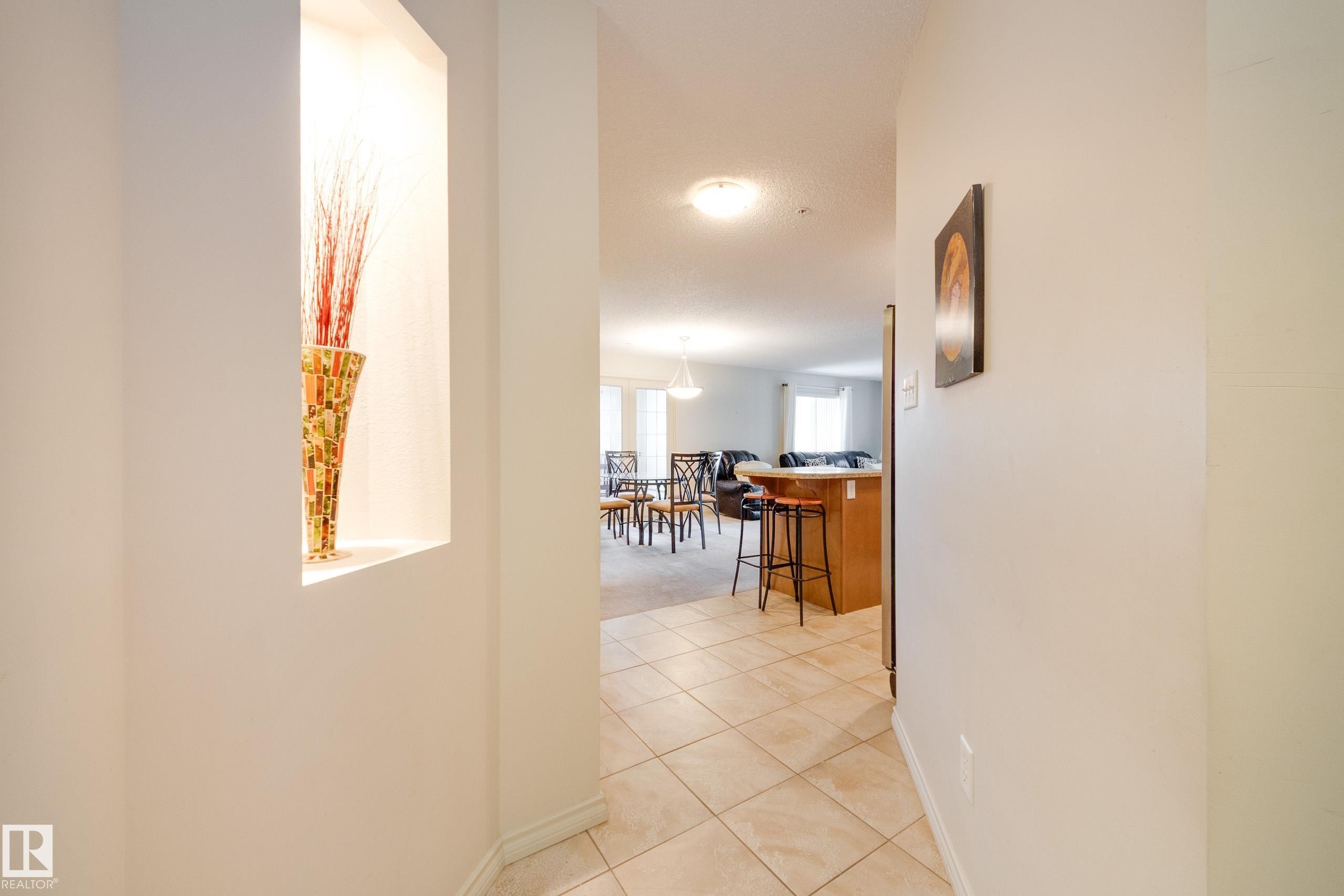 #225 2436 Guardian Rd Nw, Edmonton, AB