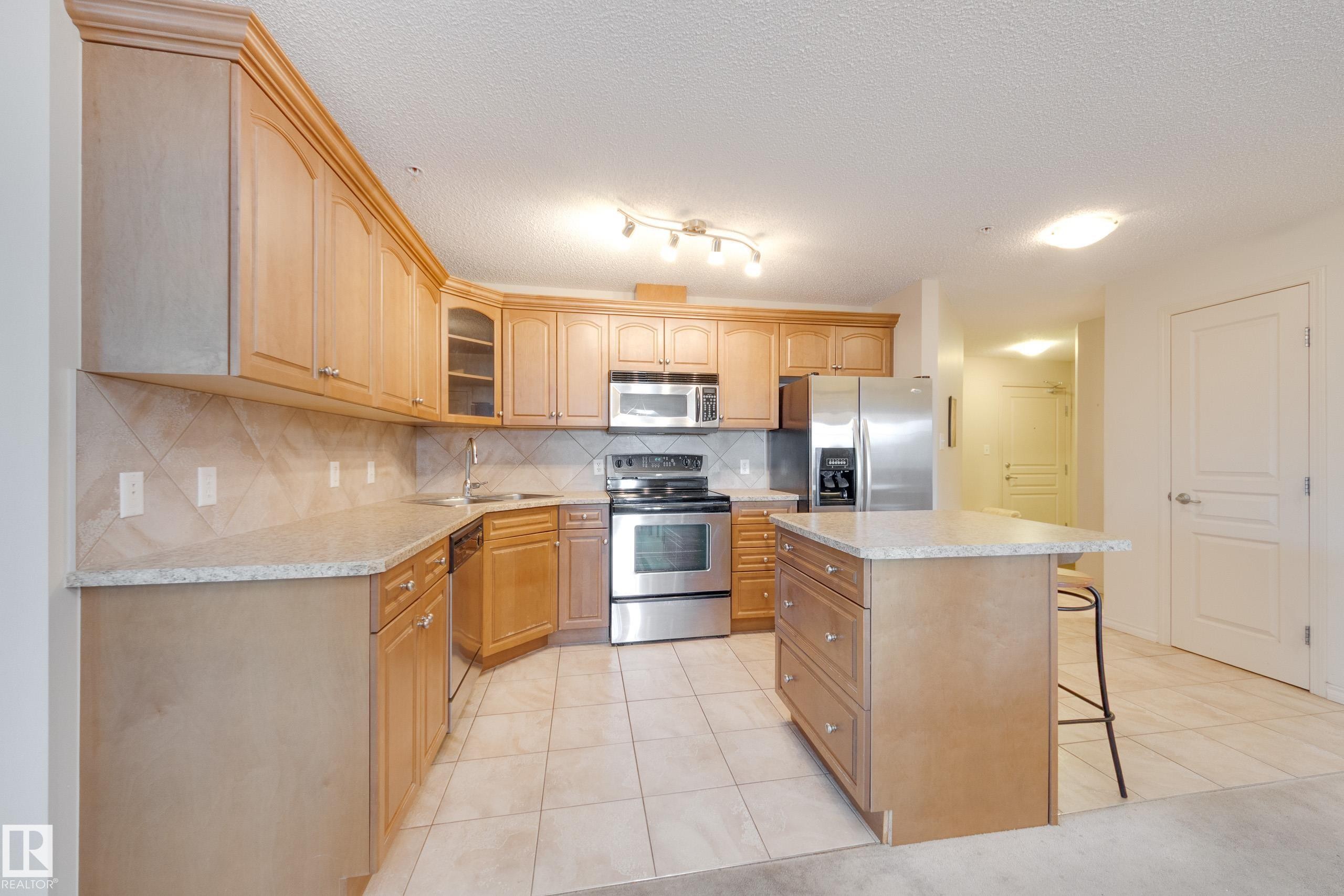 #225 2436 Guardian Rd Nw, Edmonton, AB