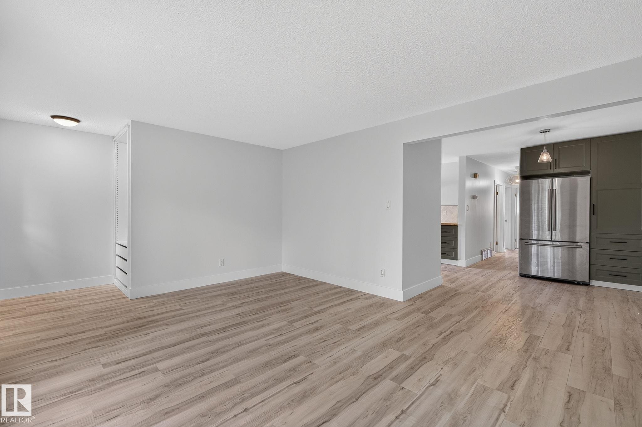 9258 91 Street Nw, Edmonton, AB - Indoor
