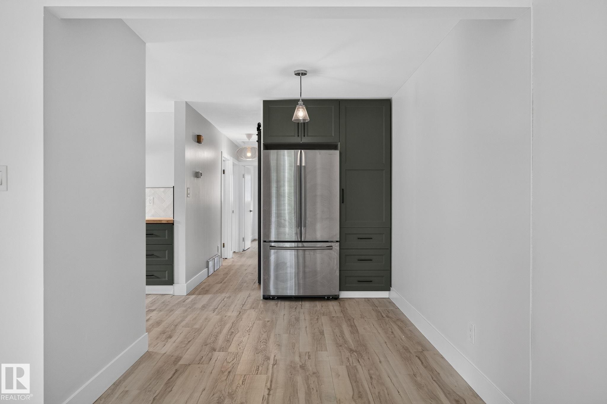 9258 91 Street Nw, Edmonton, AB - Indoor