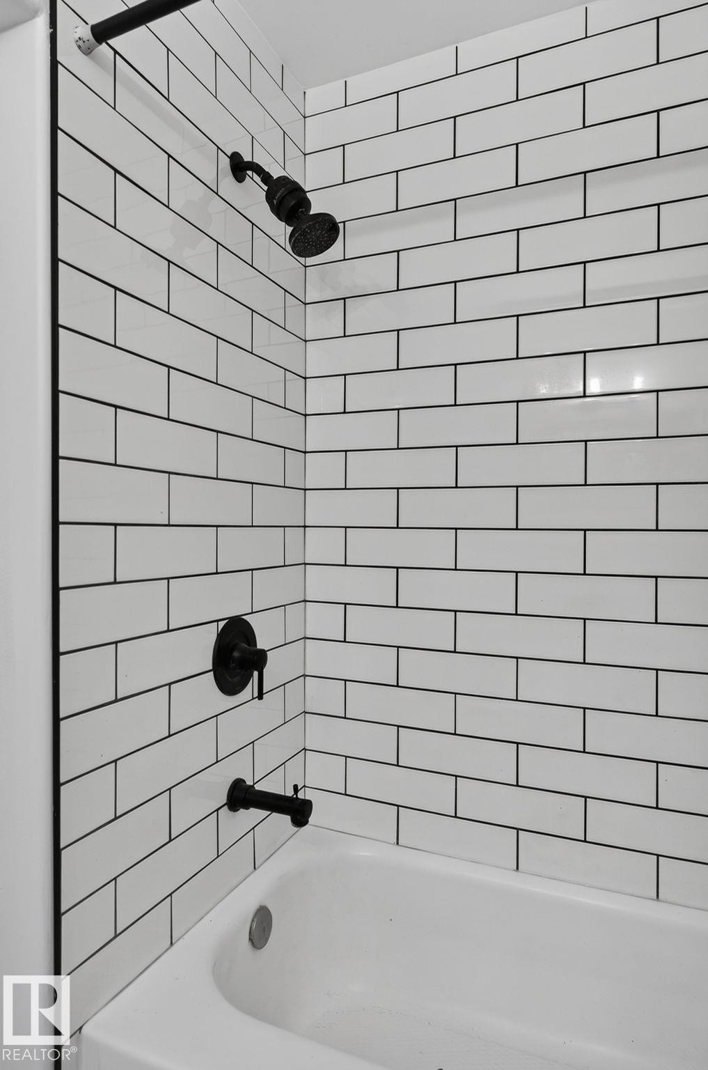 9258 91 Street Nw, Edmonton, AB - Indoor Photo Showing Bathroom