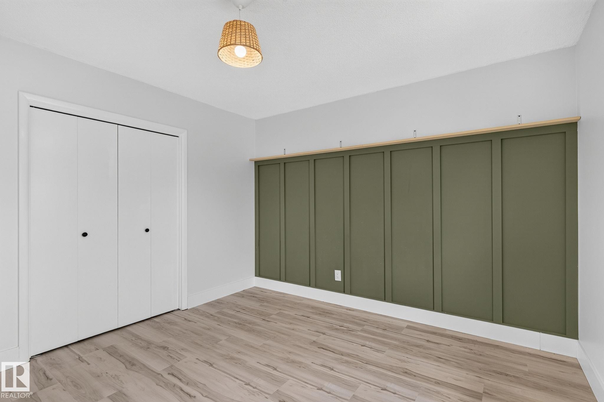 9258 91 Street Nw, Edmonton, AB - Indoor