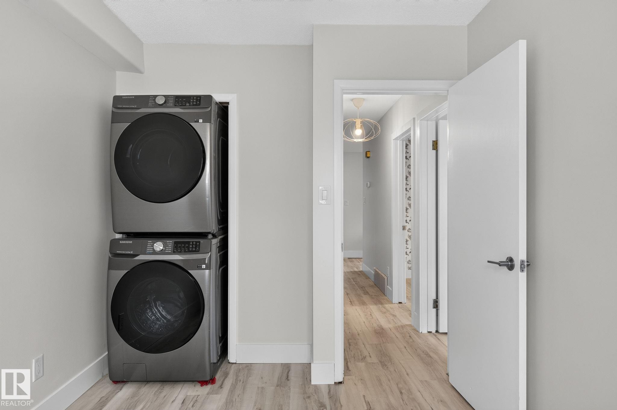 9258 91 Street Nw, Edmonton, AB - Indoor Photo Showing Laundry Room
