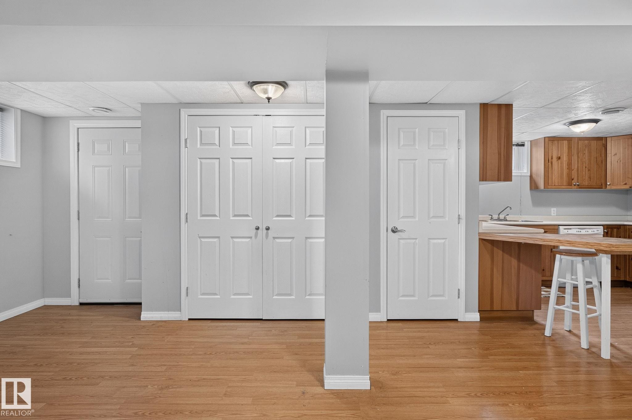 9258 91 Street Nw, Edmonton, AB - Indoor
