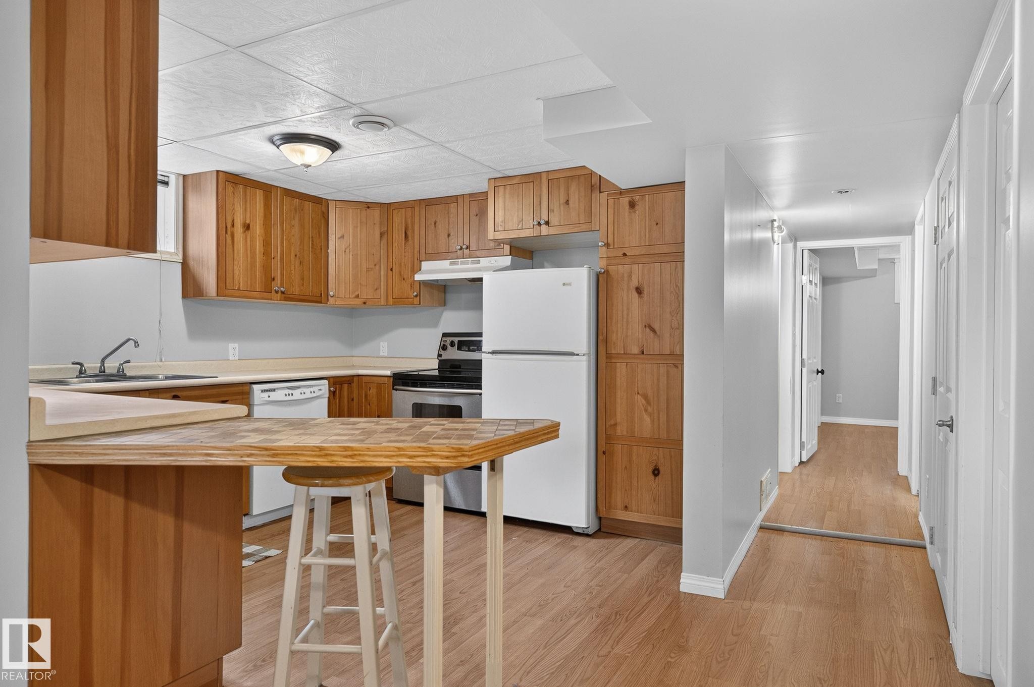 9258 91 Street Nw, Edmonton, AB - Indoor Photo Showing Kitchen