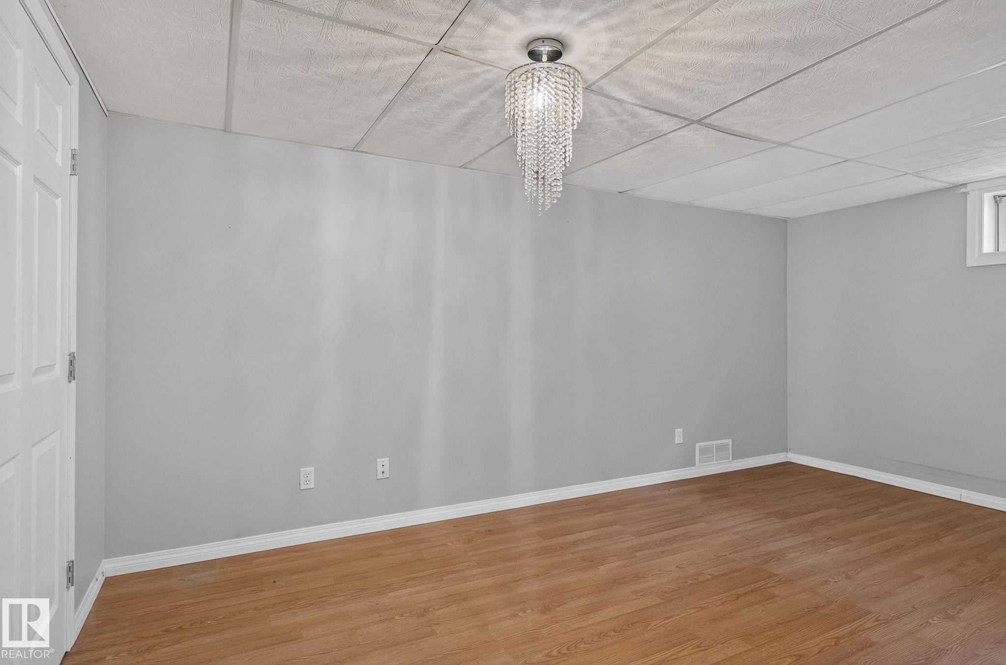 9258 91 Street Nw, Edmonton, AB - Indoor Photo Showing Other Room