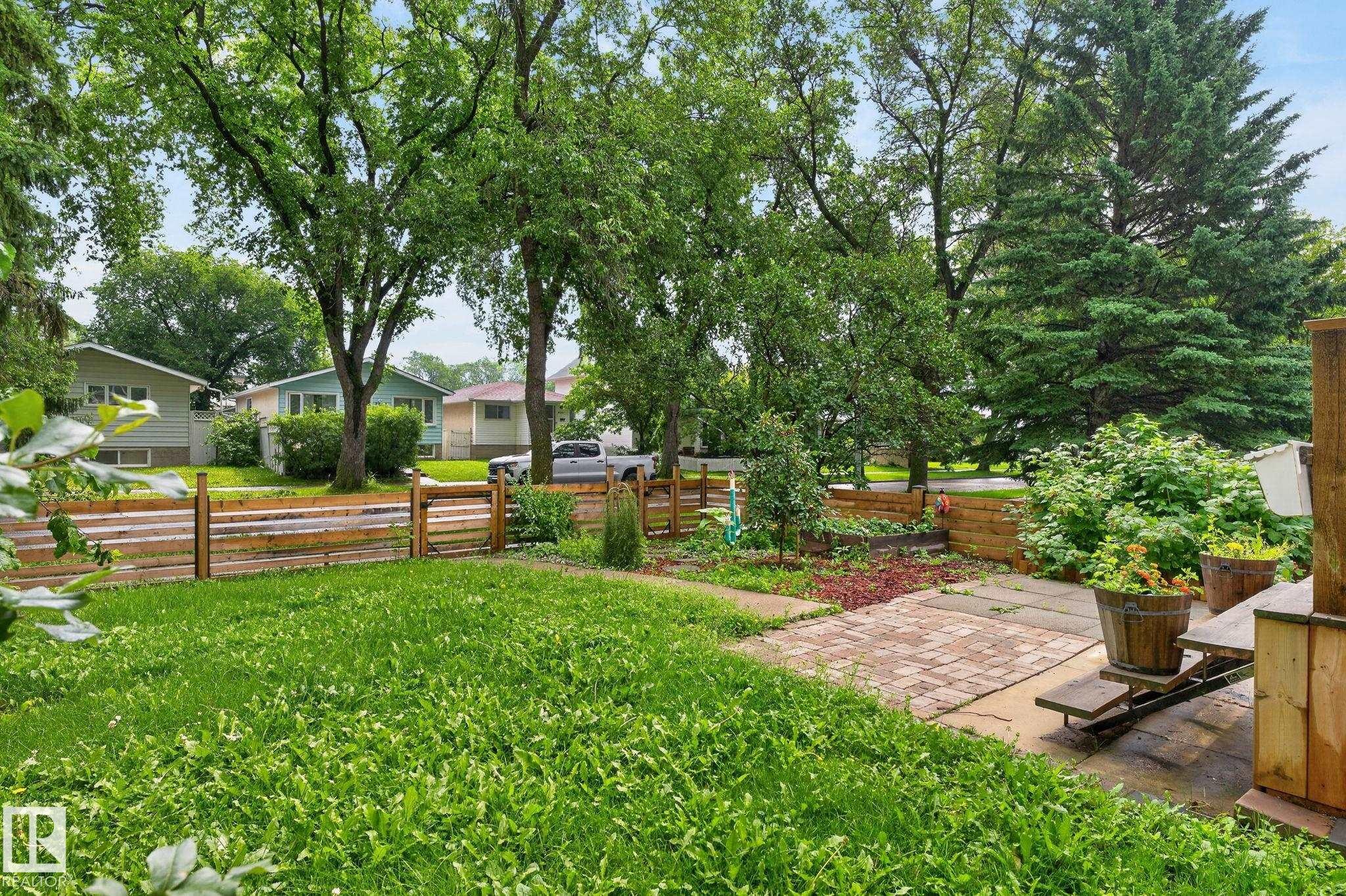 9258 91 Street Nw, Edmonton, AB - Outdoor