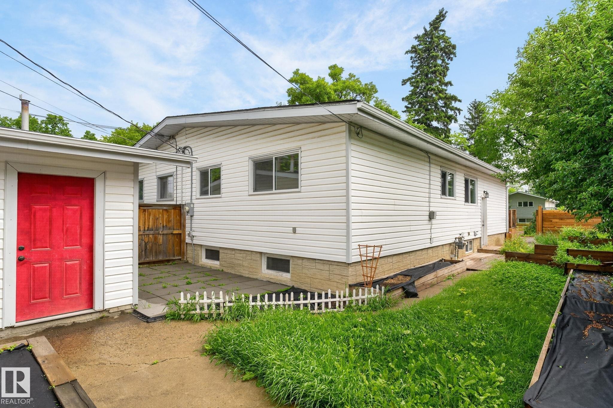 9258 91 Street Nw, Edmonton, AB - Outdoor With Exterior