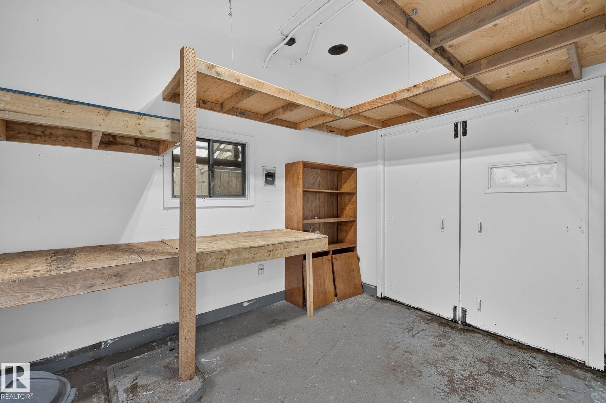 9258 91 Street Nw, Edmonton, AB - Indoor