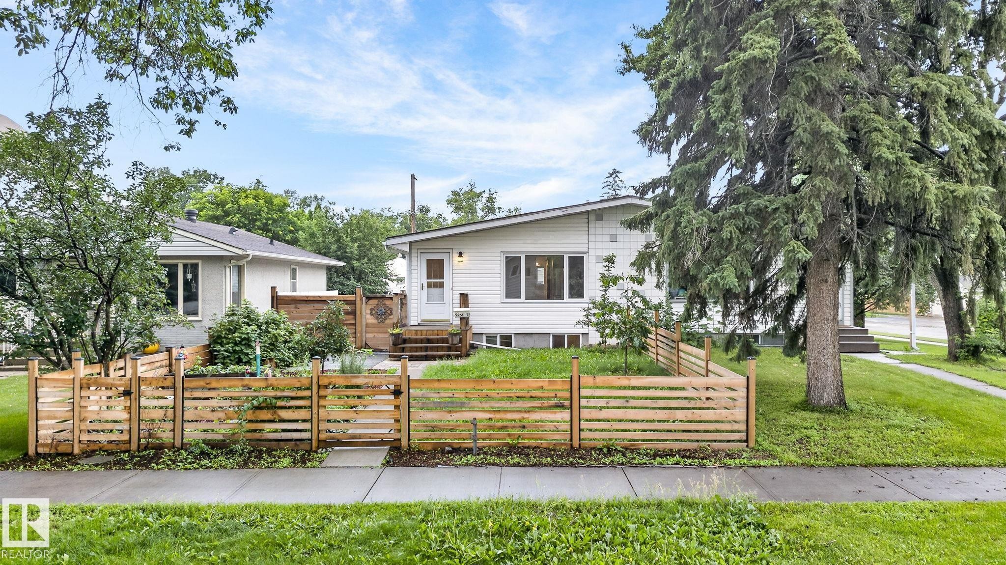 9258 91 Street Nw, Edmonton, AB - Outdoor