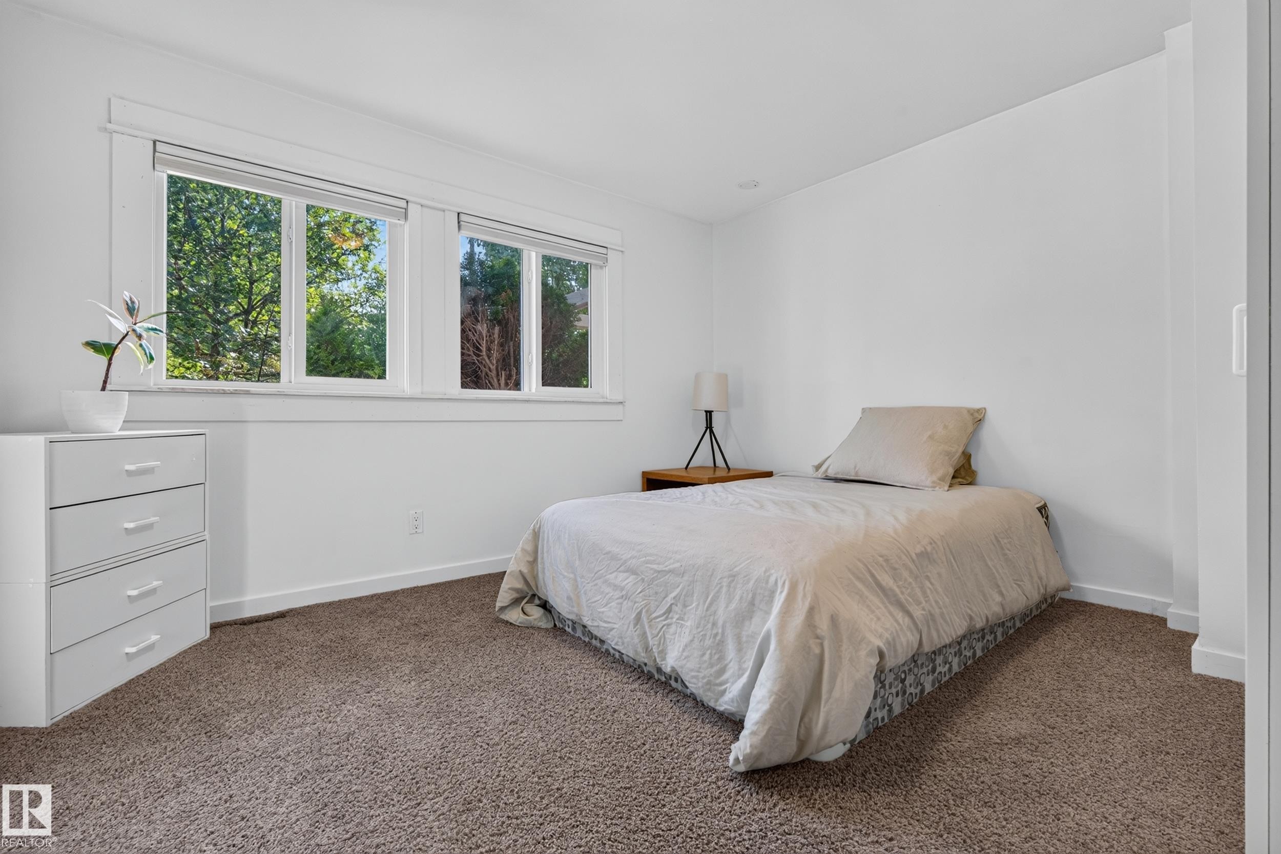 Bright interior with multiple windows, white trim, and light-colored walls - 11603 72 Avenue Nw, Edmonton, AB