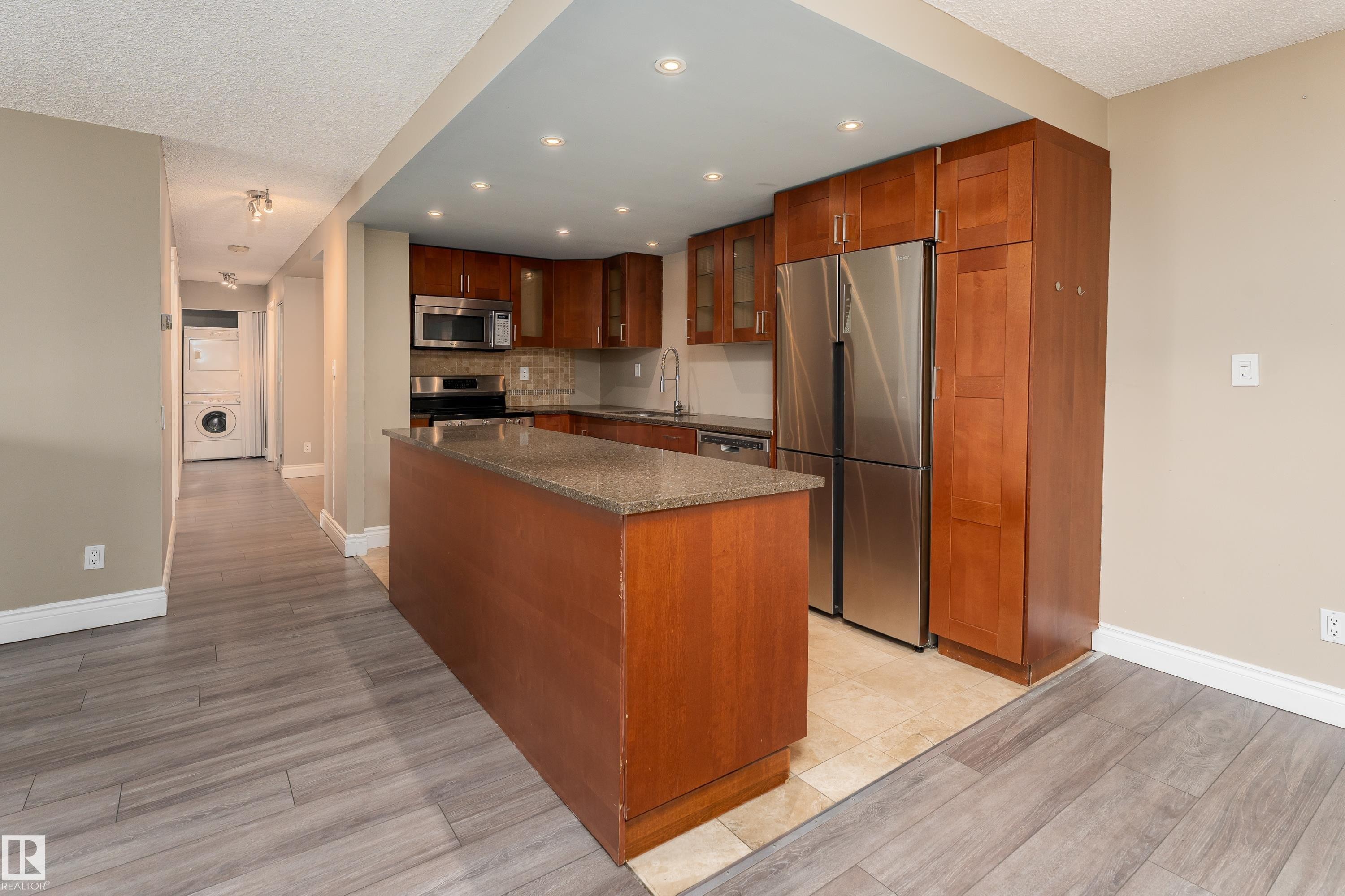 #901 10125 109 St Nw, Edmonton, AB