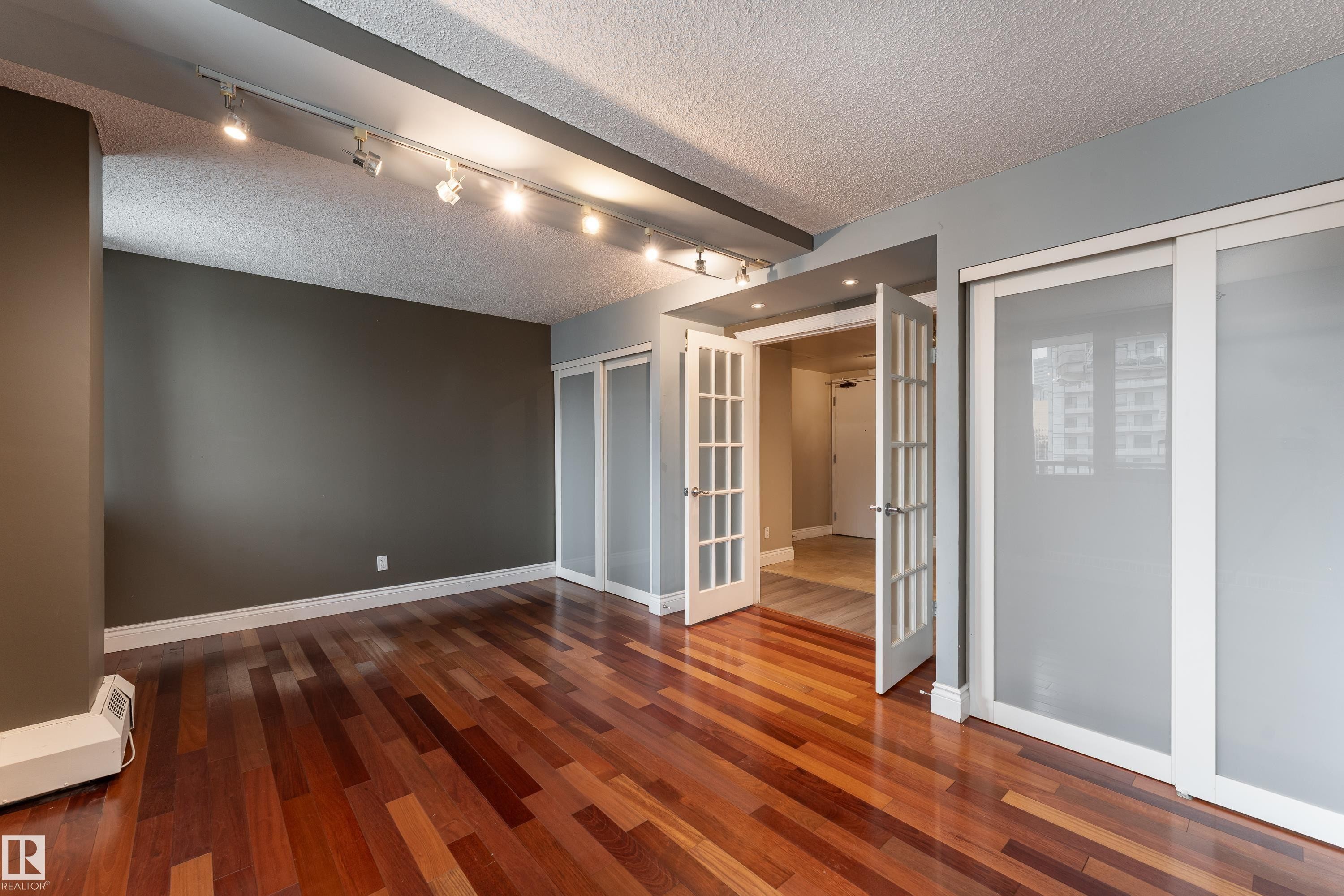 #901 10125 109 St Nw, Edmonton, AB