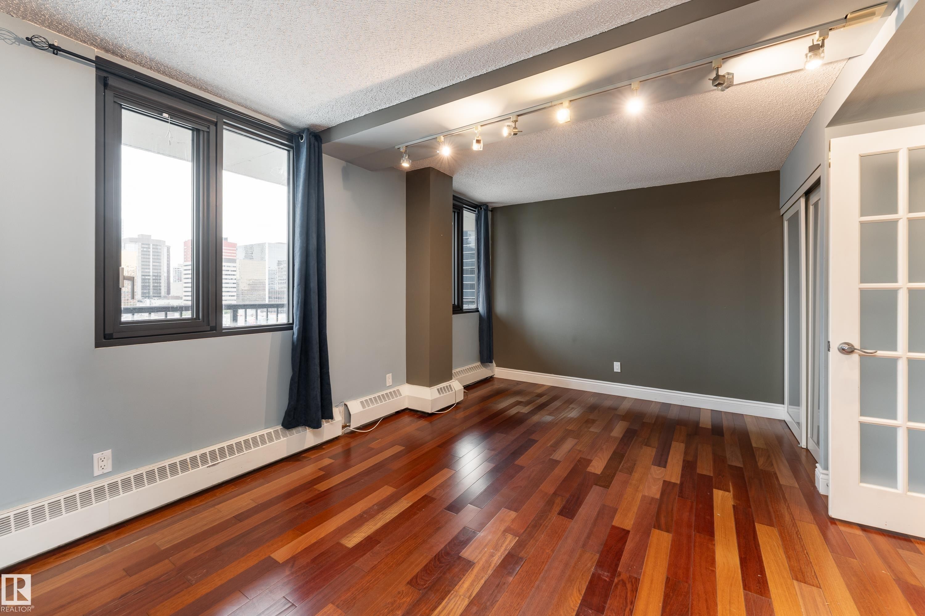 #901 10125 109 St Nw, Edmonton, AB