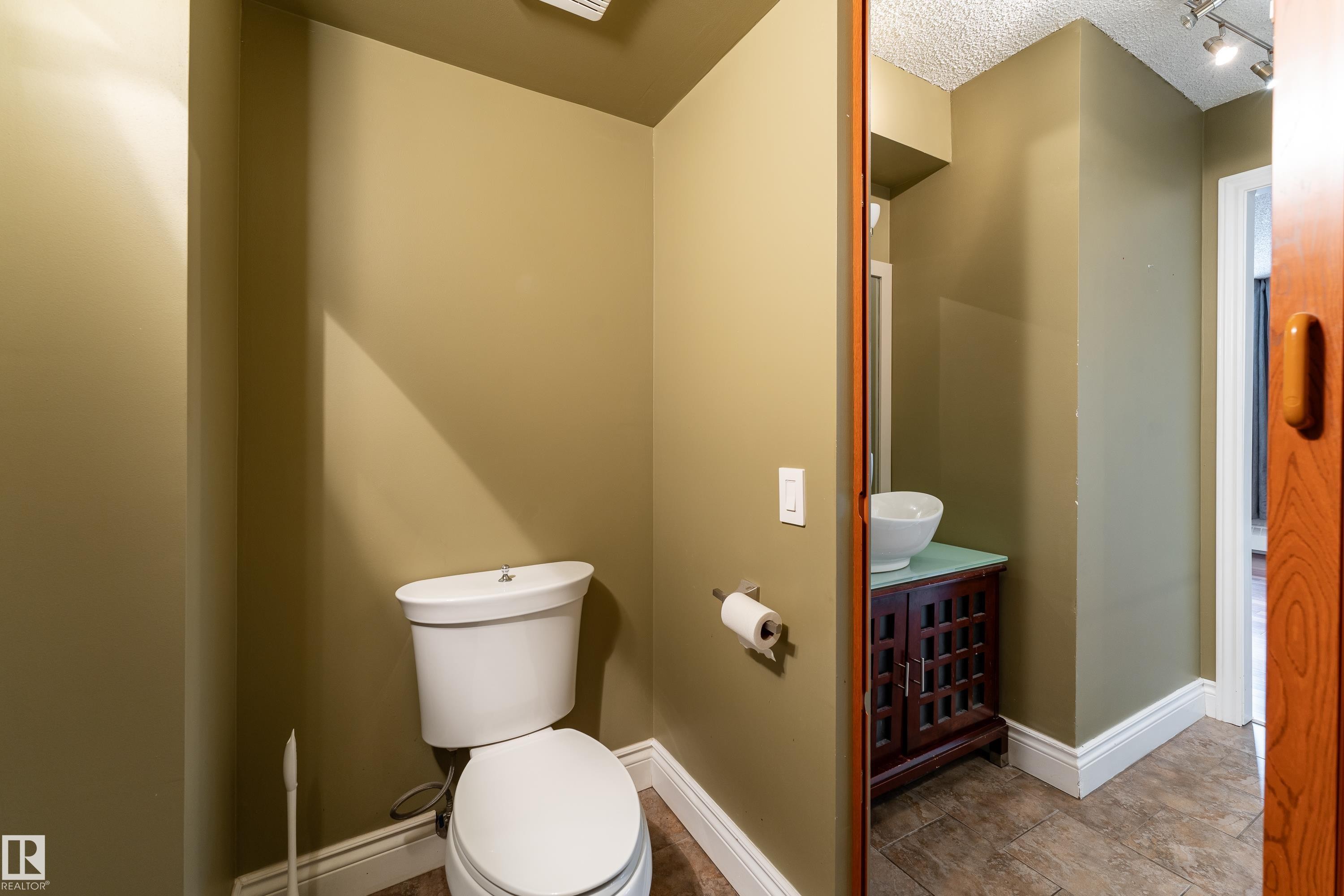 #901 10125 109 St Nw, Edmonton, AB