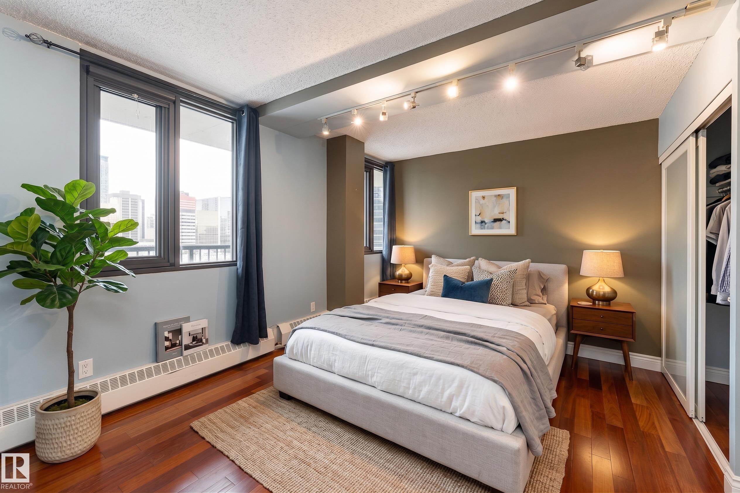 #901 10125 109 St Nw, Edmonton, AB