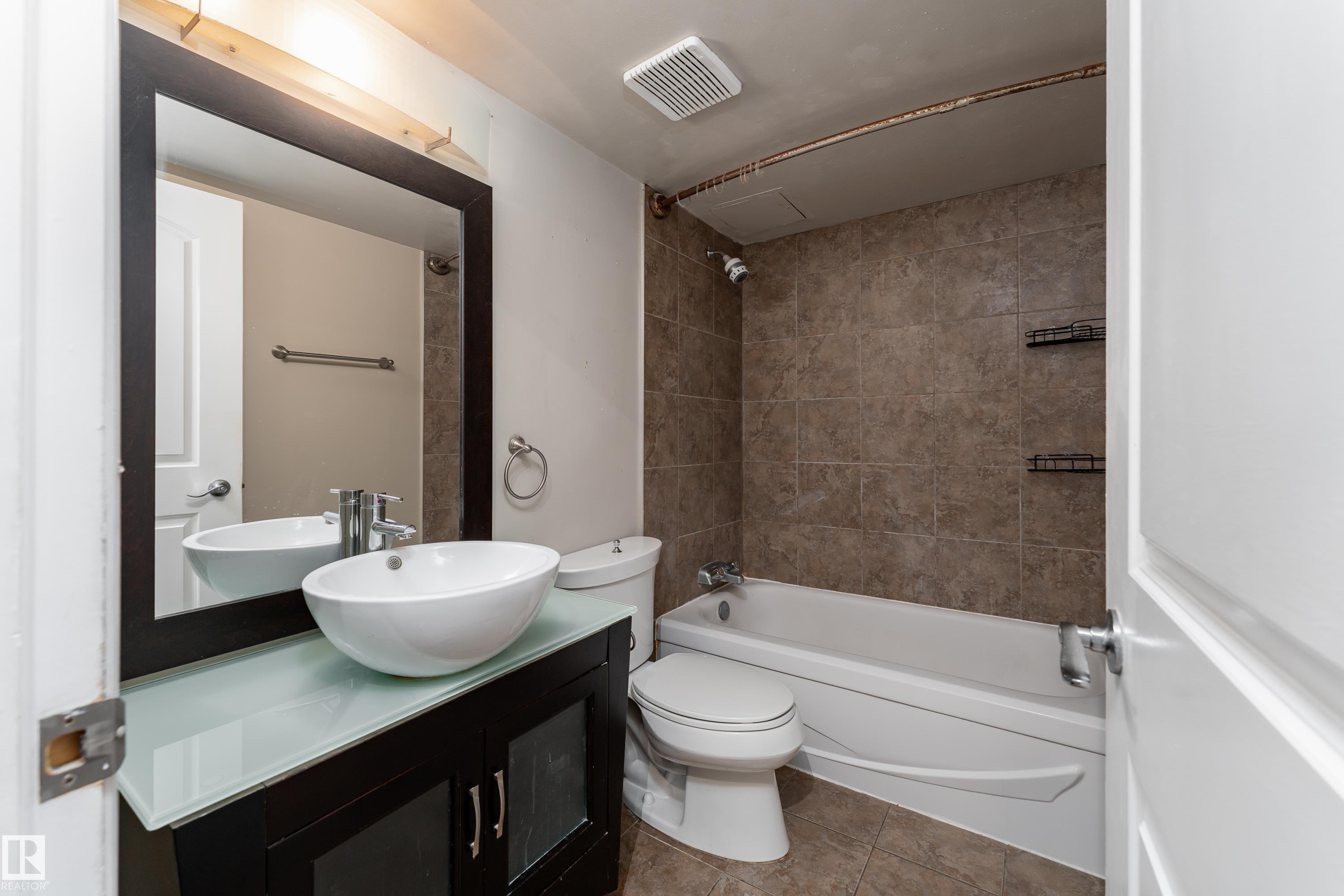 #901 10125 109 St Nw, Edmonton, AB