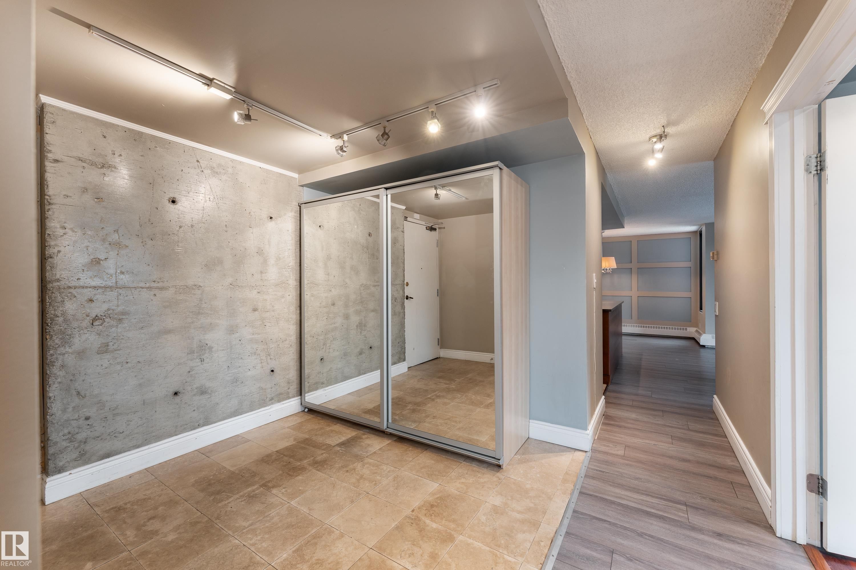 #901 10125 109 St Nw, Edmonton, AB