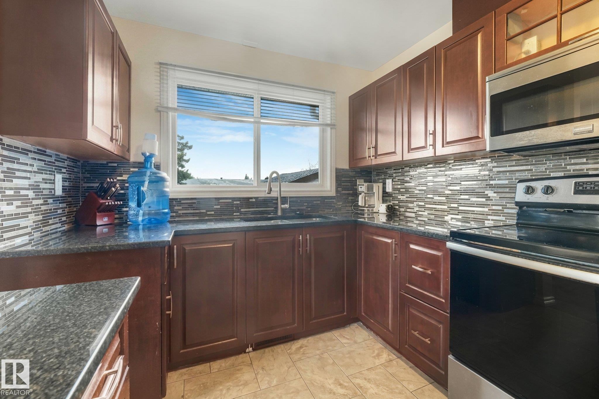 9532 138 Avenue Nw, Edmonton, AB