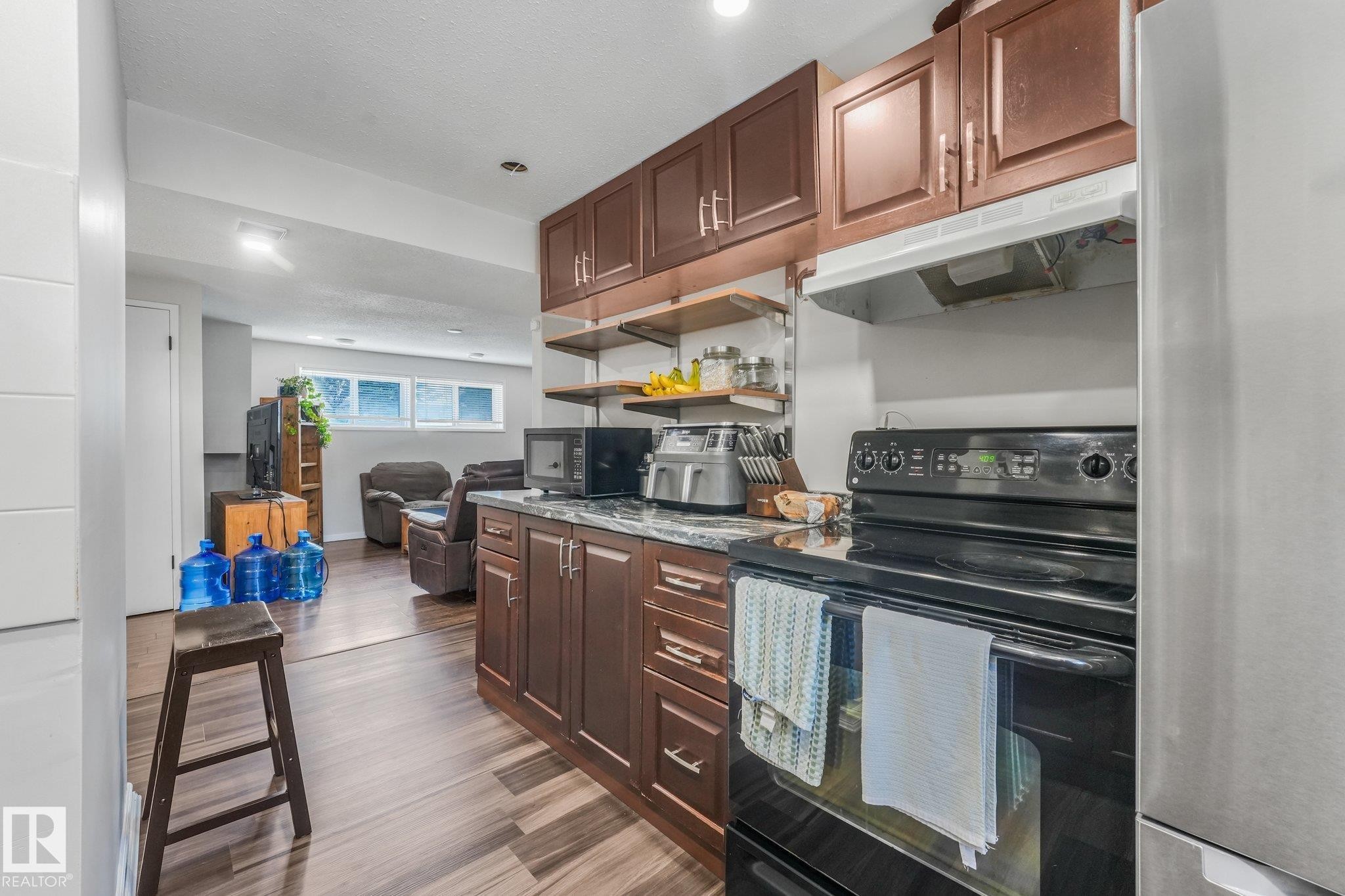 9532 138 Avenue Nw, Edmonton, AB
