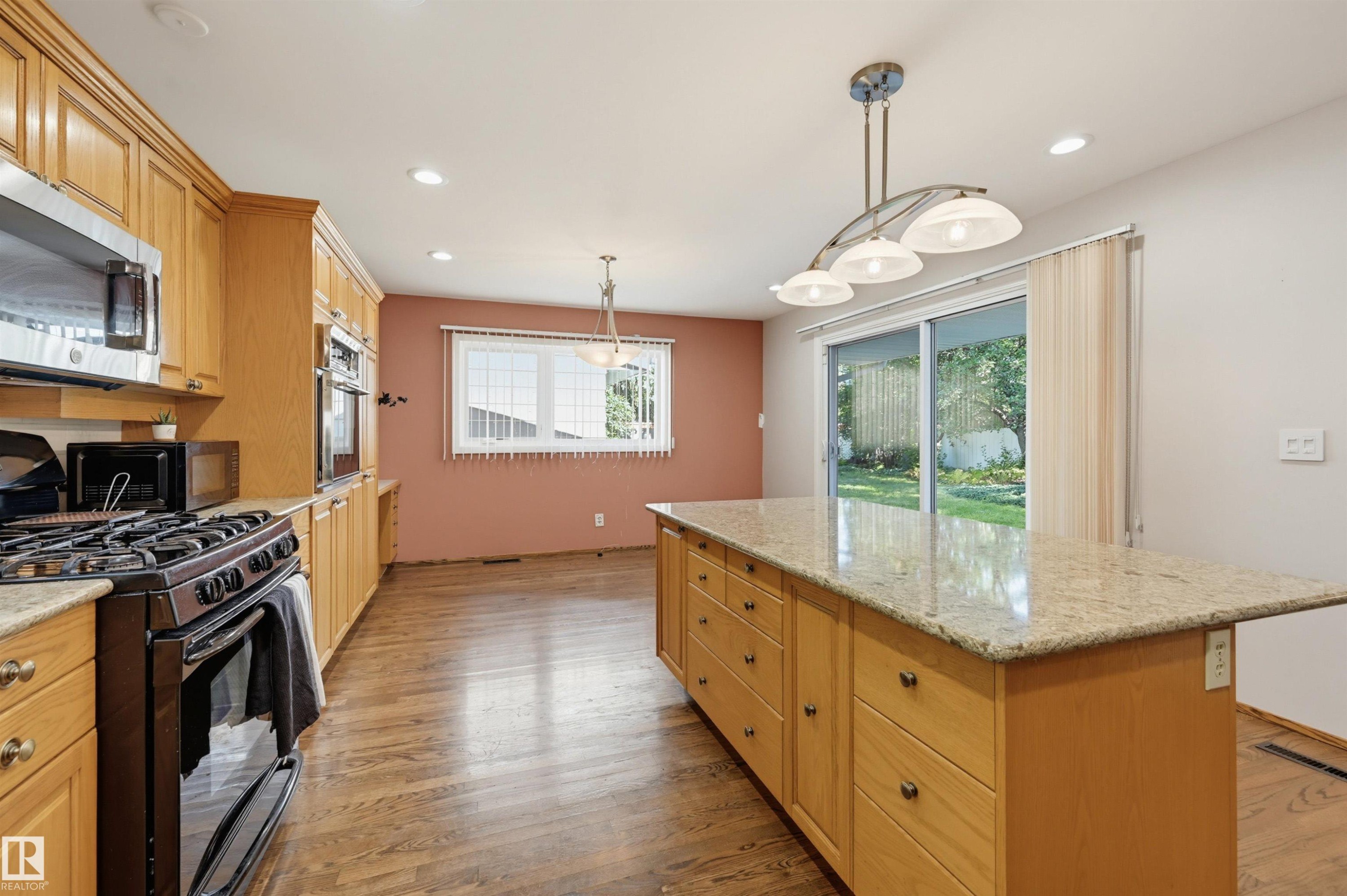 13908 89A Avenue Nw, Edmonton, AB