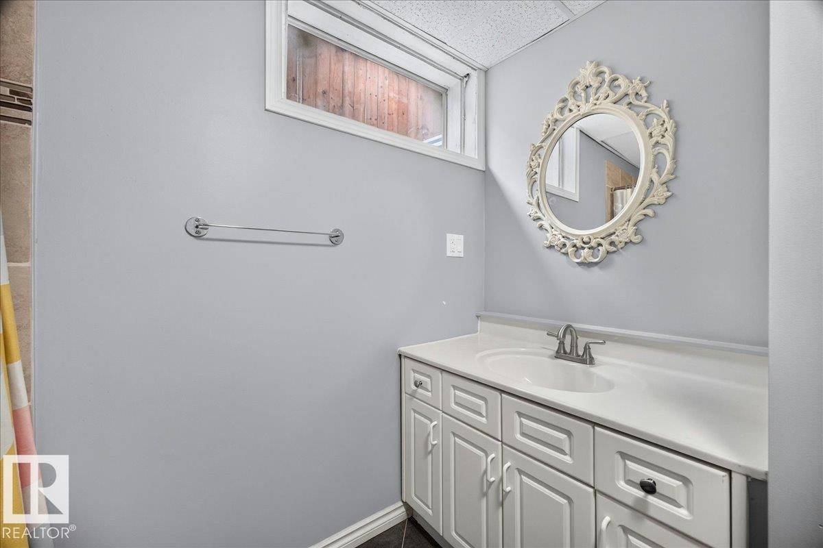 5211 94A Avenue Nw, Edmonton, AB