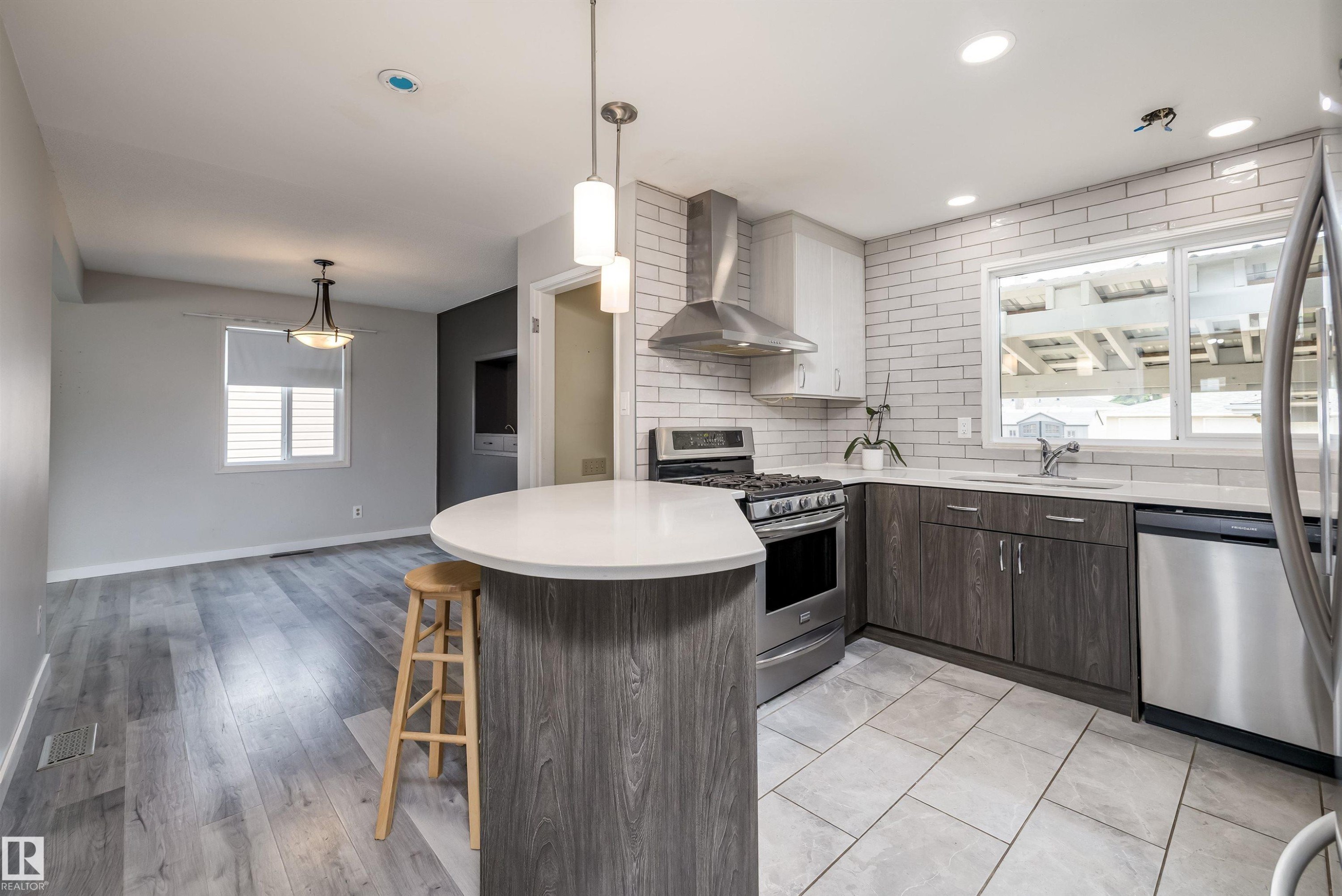 13207 77 Street Nw, Edmonton, AB - Indoor Photo Showing Kitchen With Upgraded Kitchen