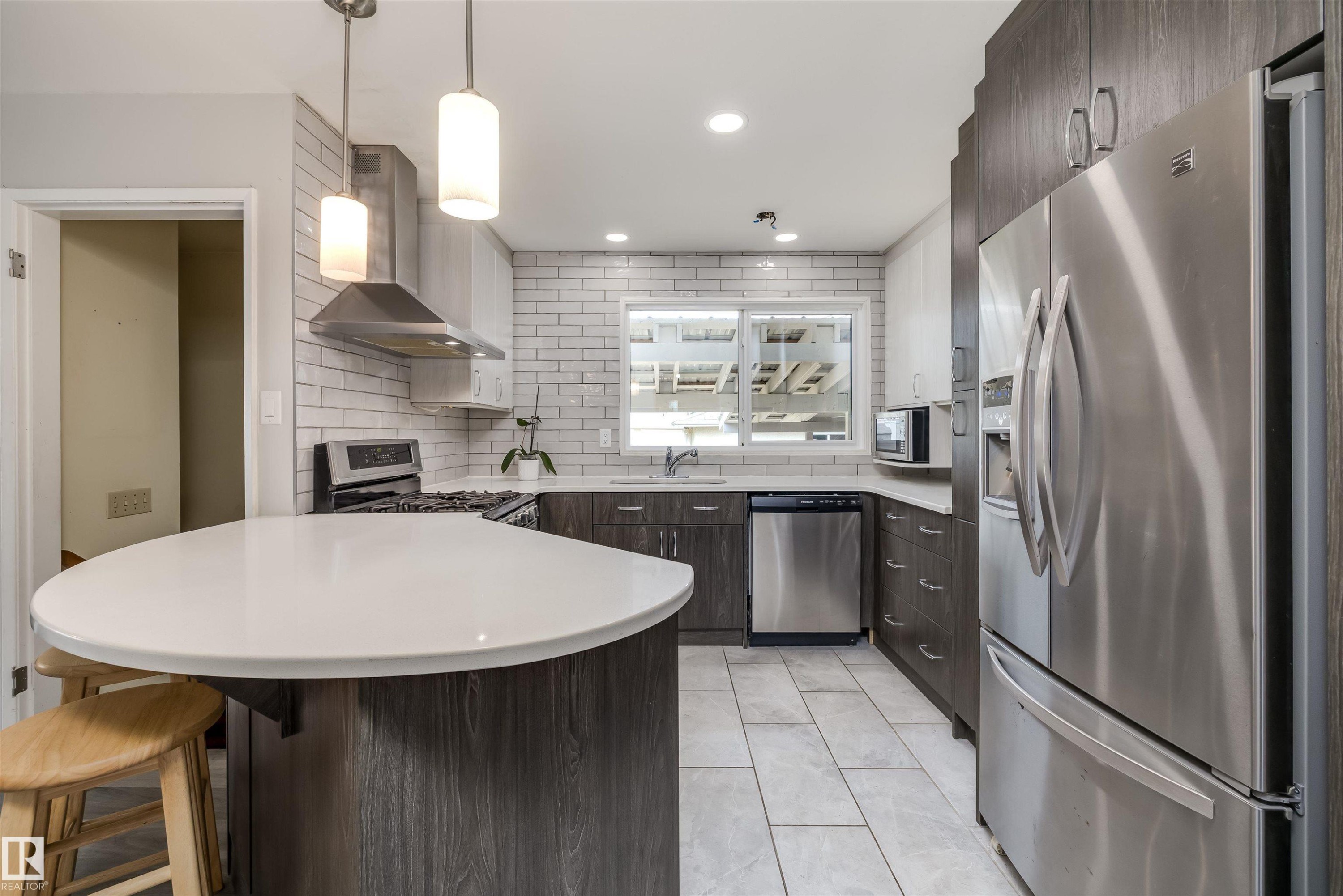 13207 77 Street Nw, Edmonton, AB - Indoor Photo Showing Kitchen With Upgraded Kitchen