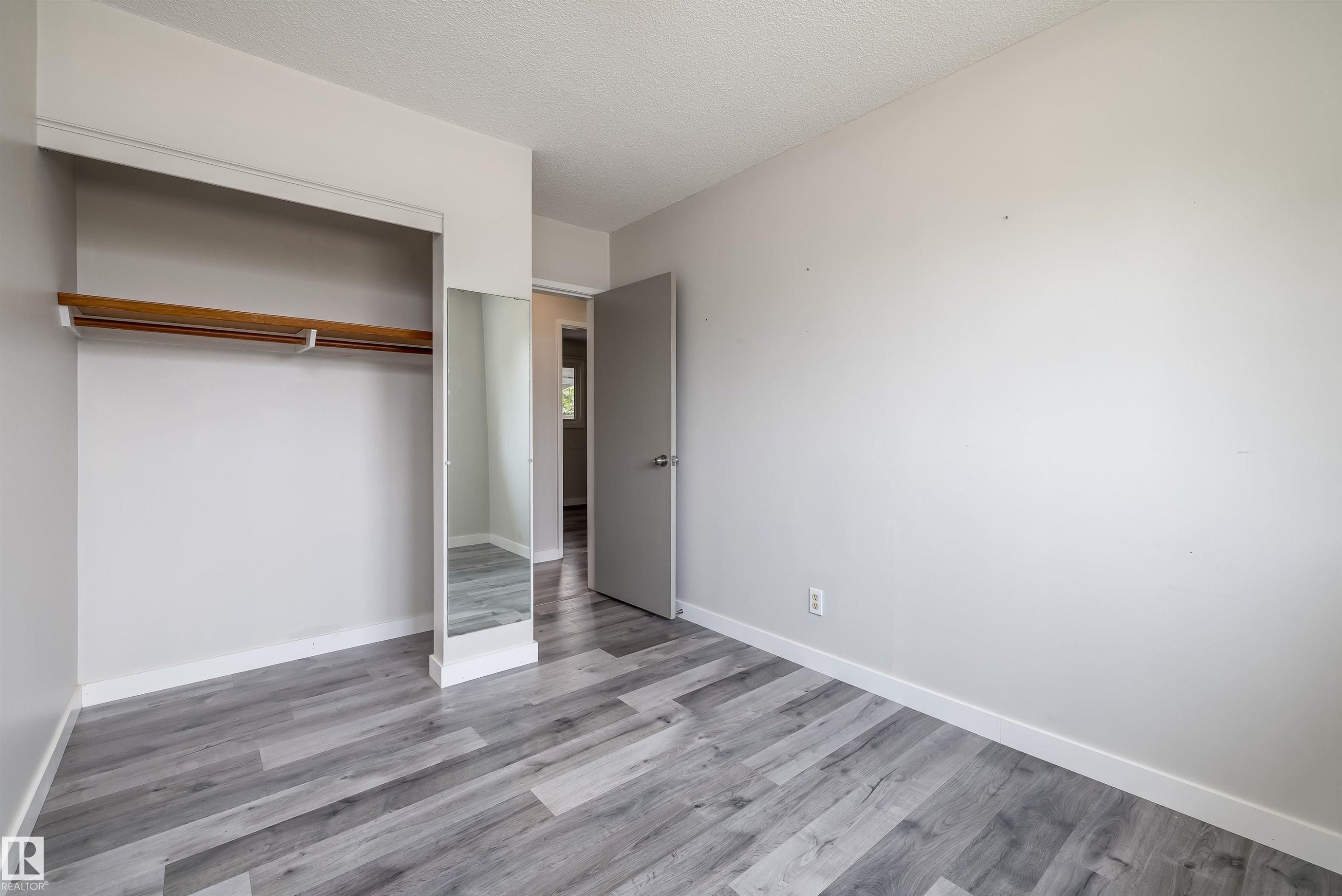 13207 77 Street Nw, Edmonton, AB - Indoor Photo Showing Other Room