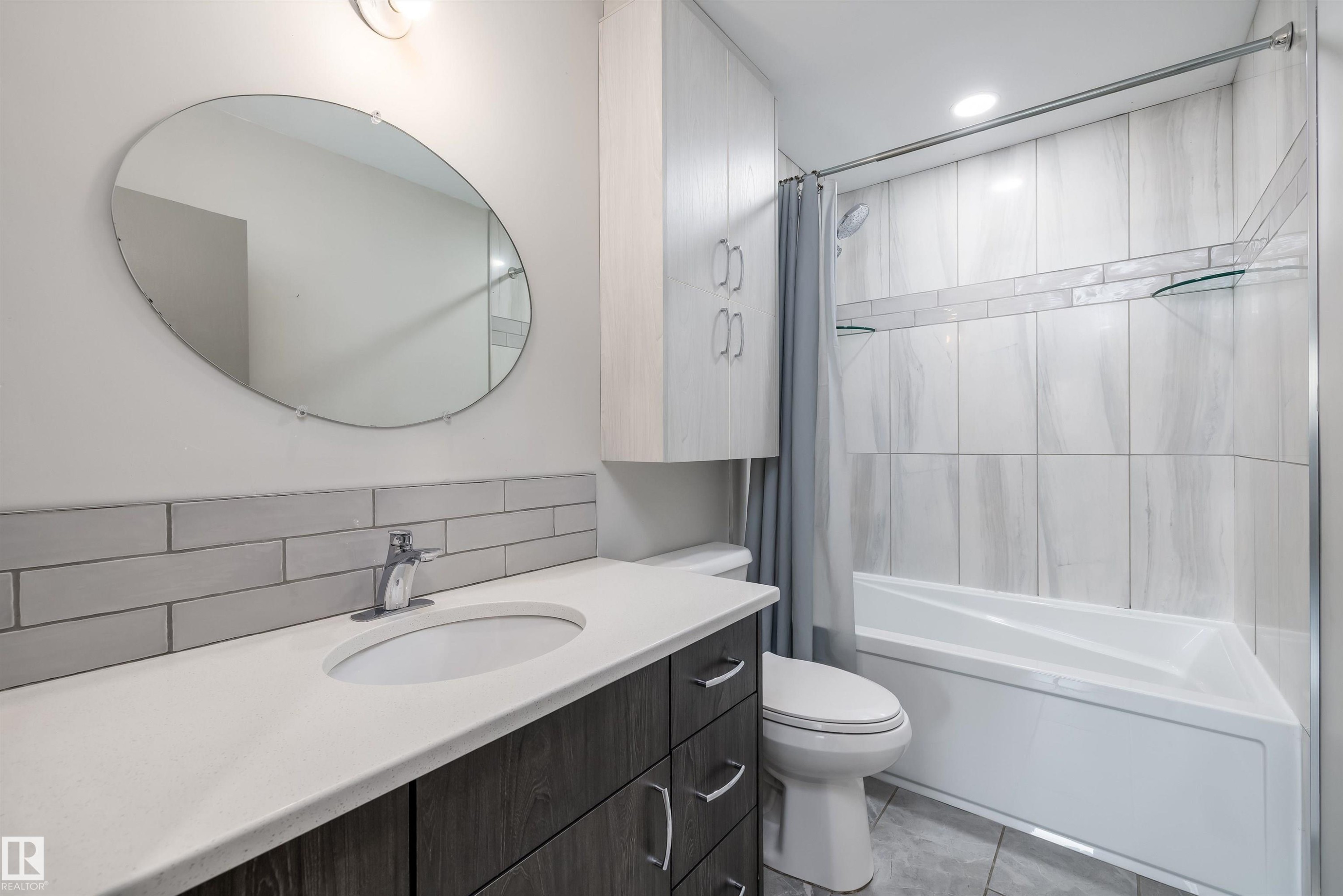 13207 77 Street Nw, Edmonton, AB - Indoor Photo Showing Bathroom