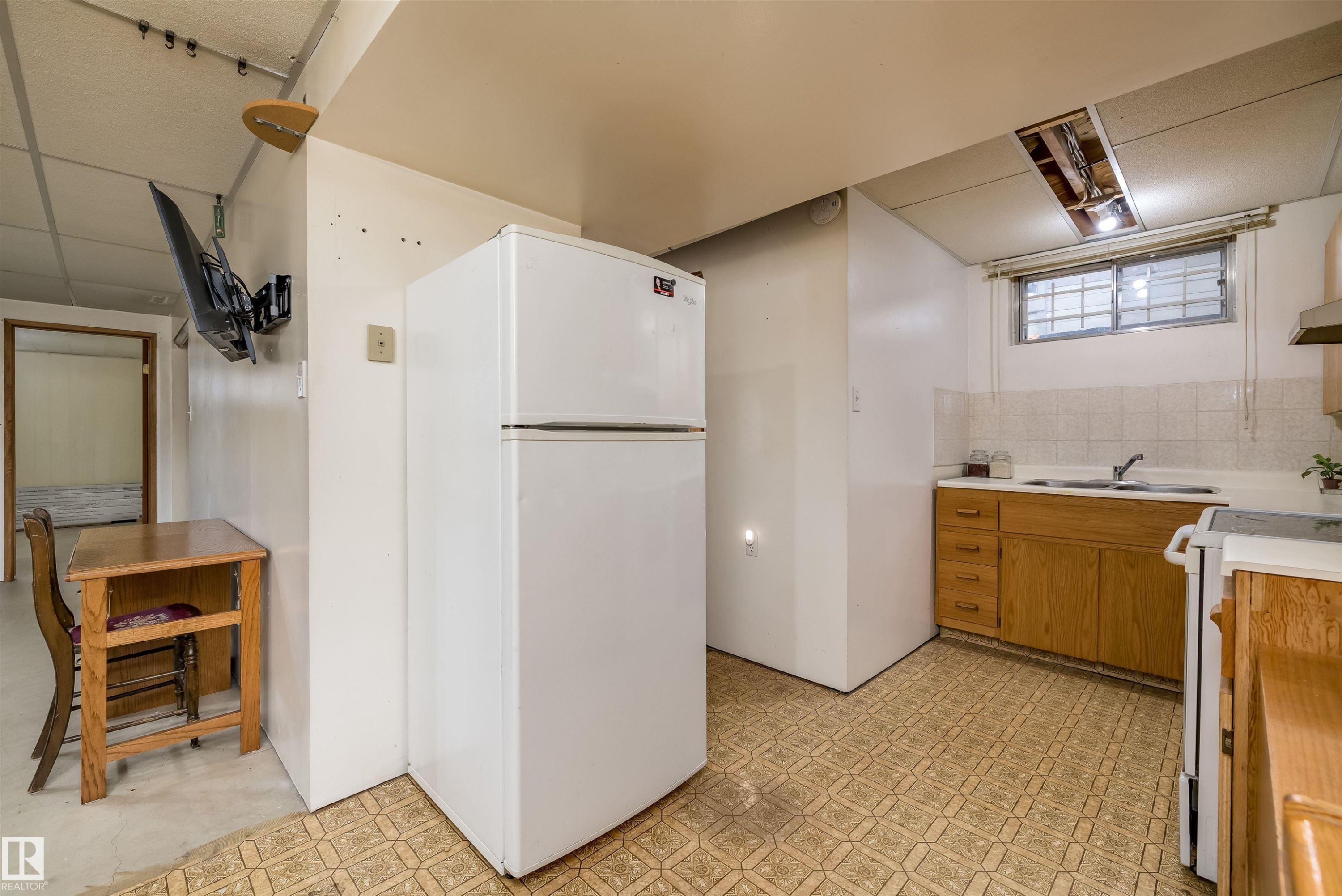 13207 77 Street Nw, Edmonton, AB - Indoor
