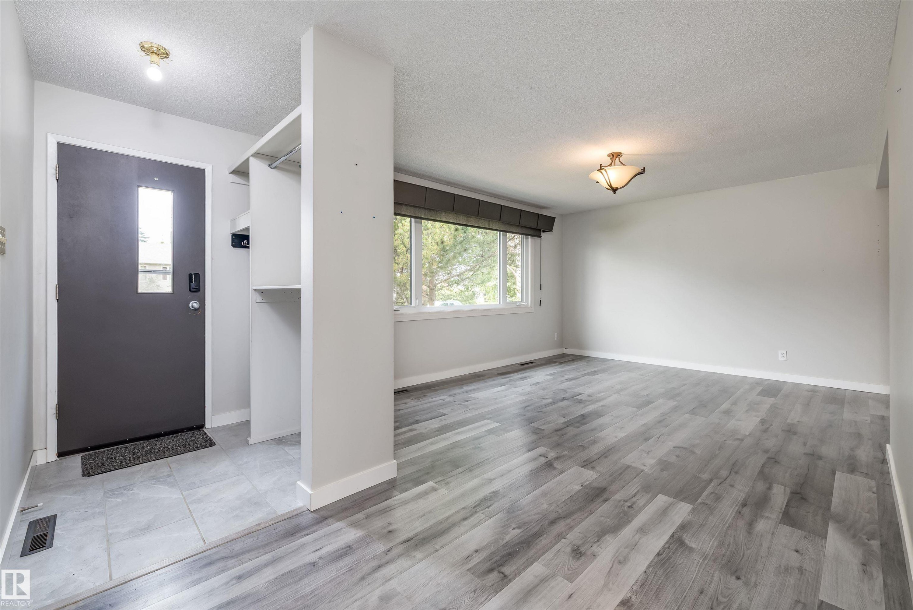 13207 77 Street Nw, Edmonton, AB - Indoor Photo Showing Other Room