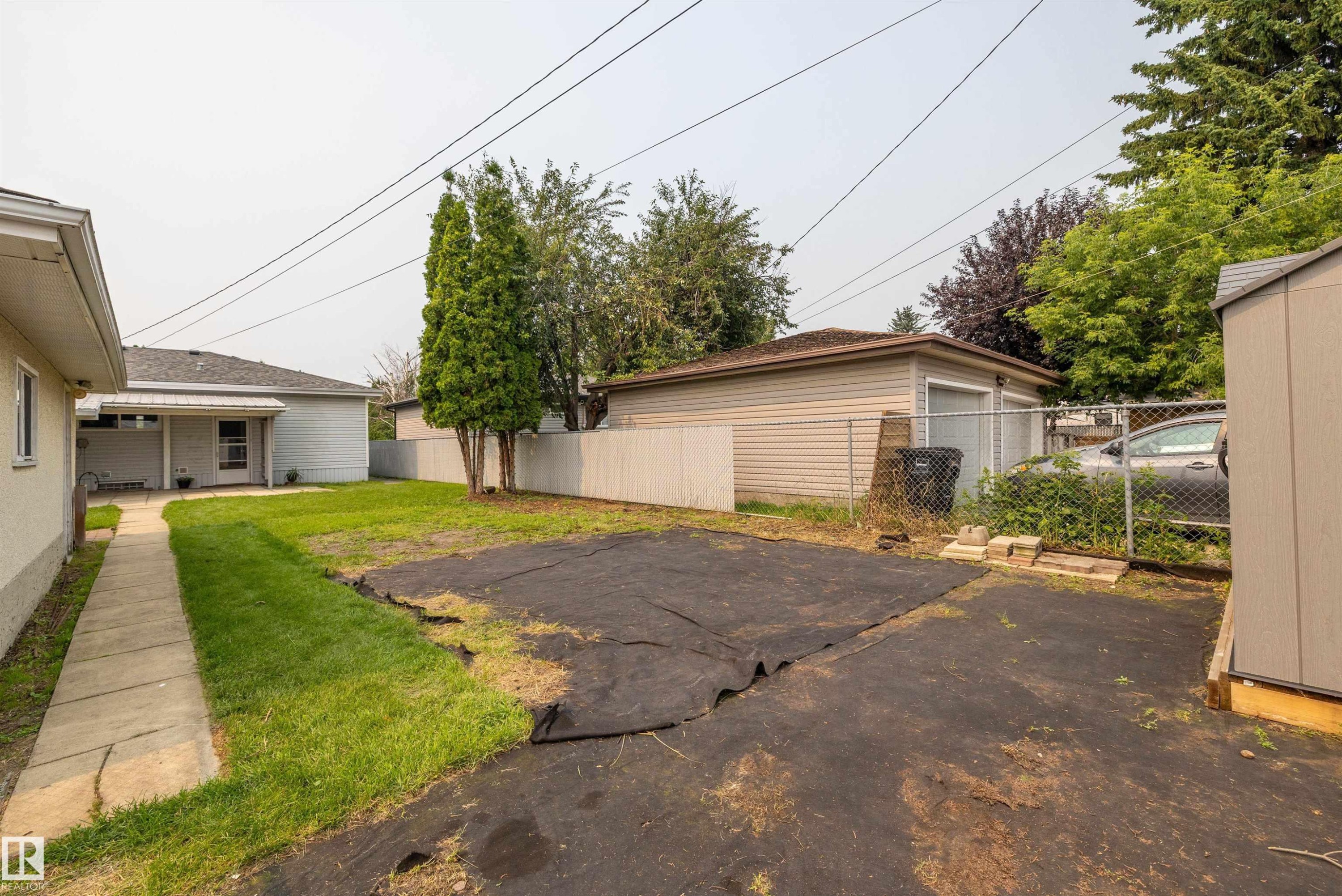 13207 77 Street Nw, Edmonton, AB - Outdoor