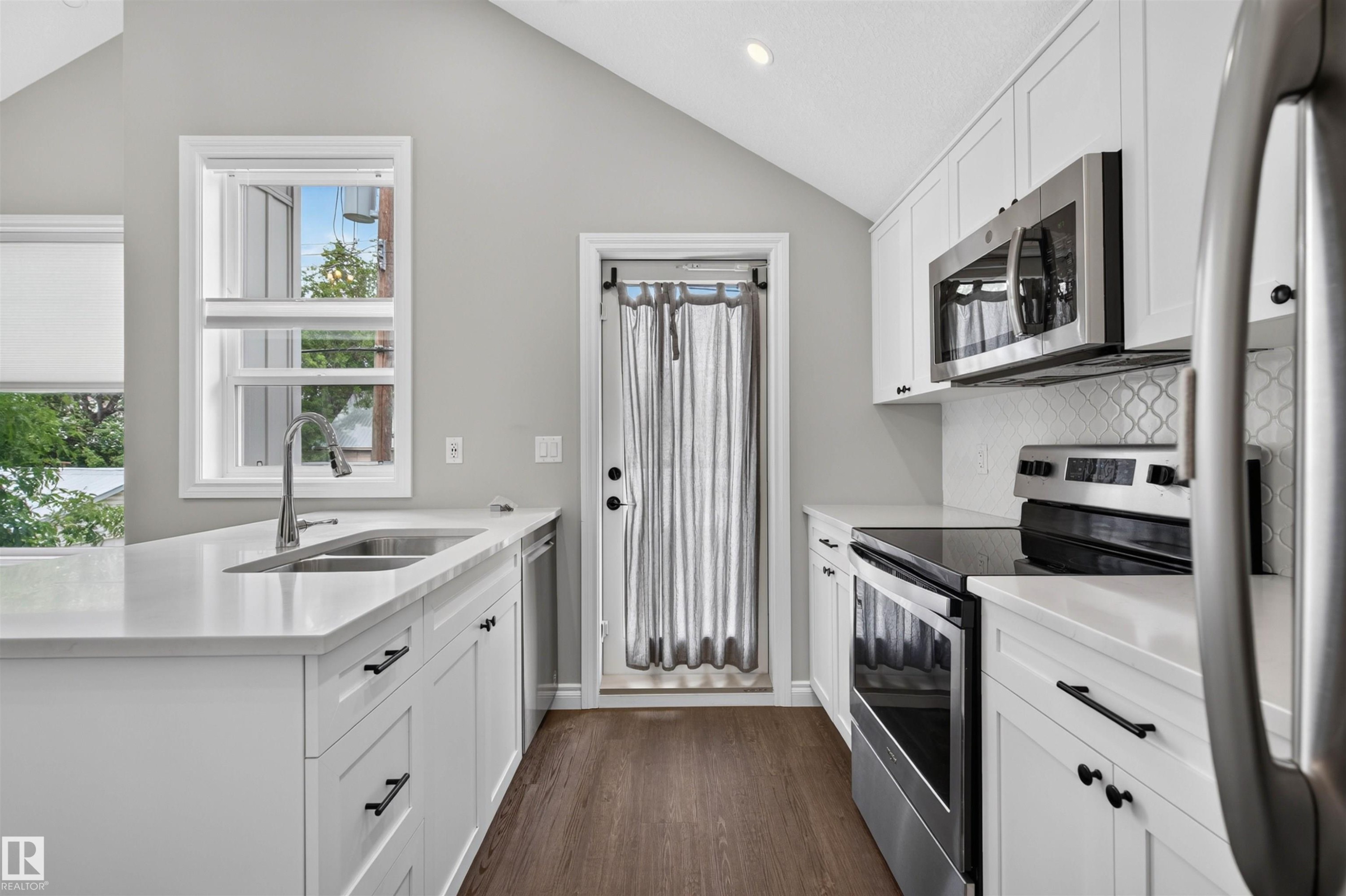 11212 75 Avenue Nw, Edmonton, AB