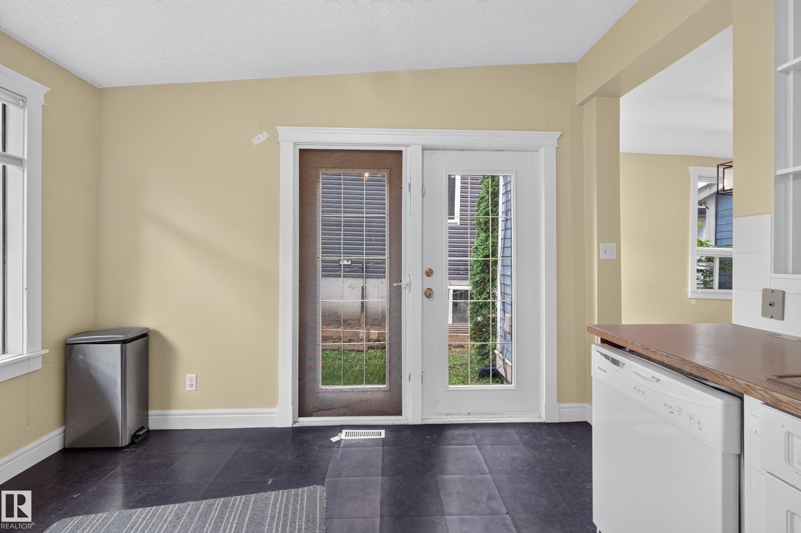 11212 75 Avenue Nw, Edmonton, AB