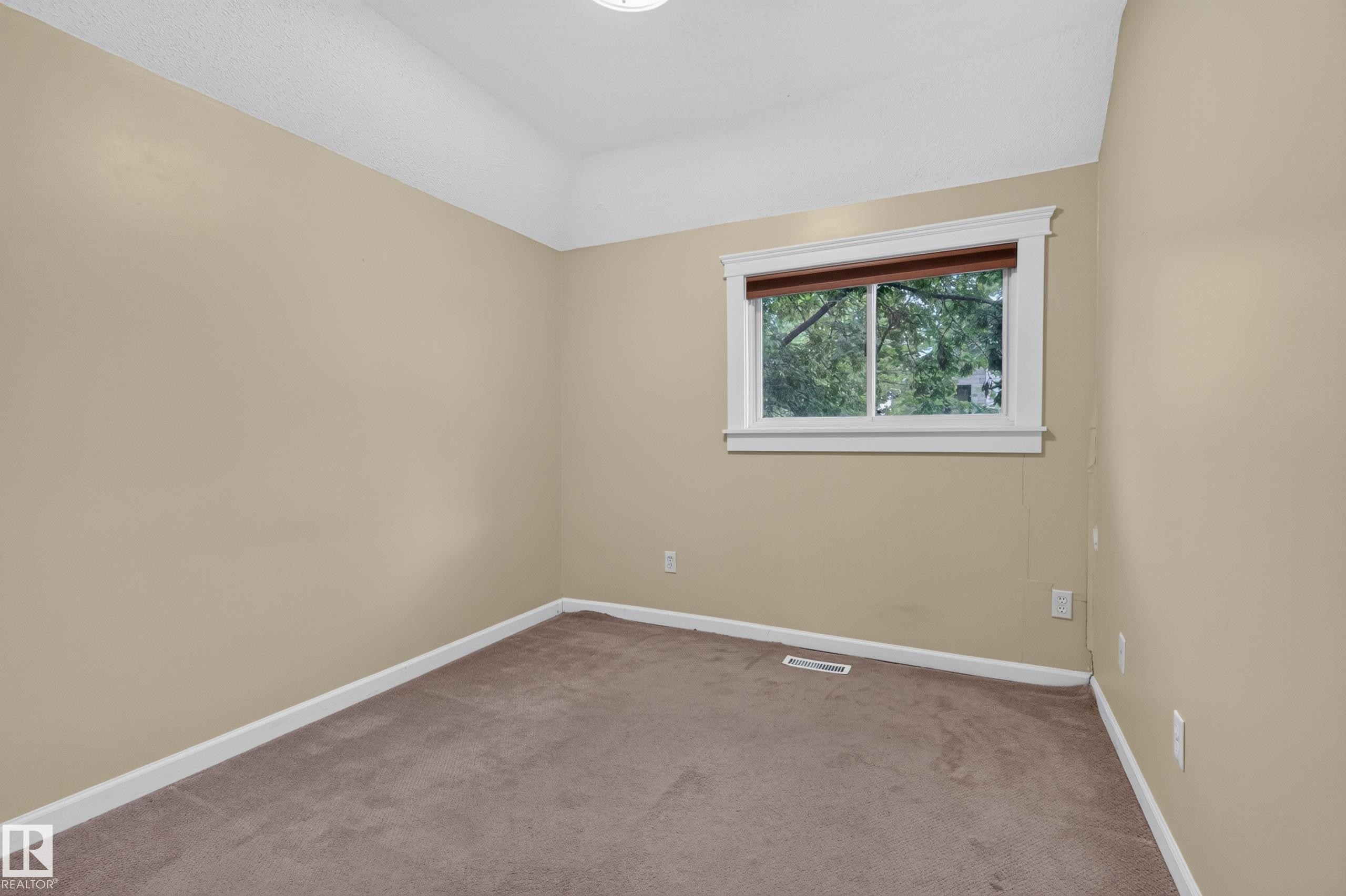 11212 75 Avenue Nw, Edmonton, AB