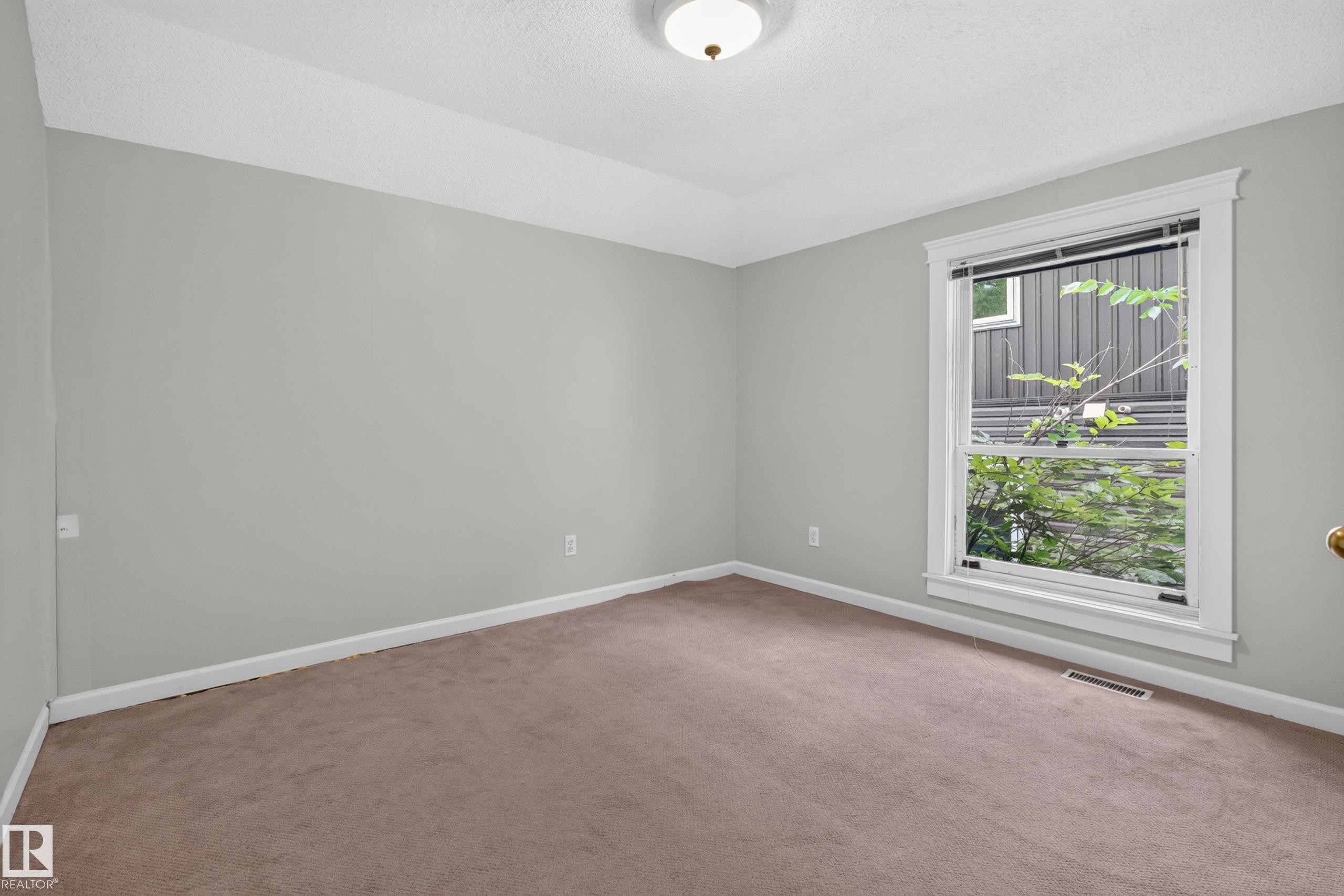 11212 75 Avenue Nw, Edmonton, AB