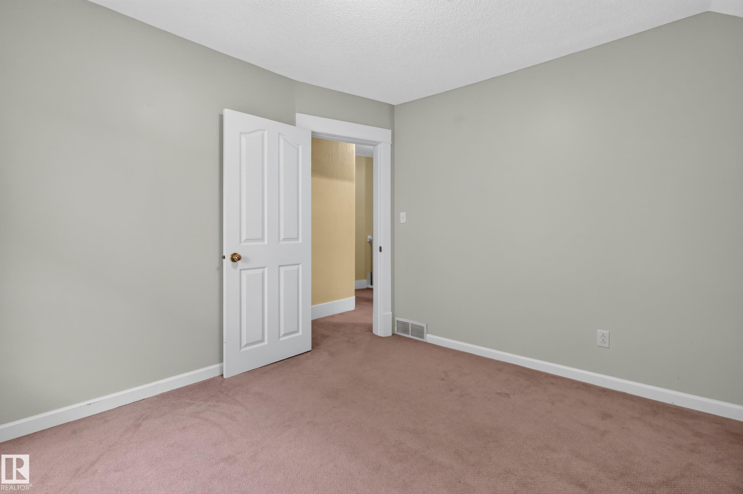 11212 75 Avenue Nw, Edmonton, AB