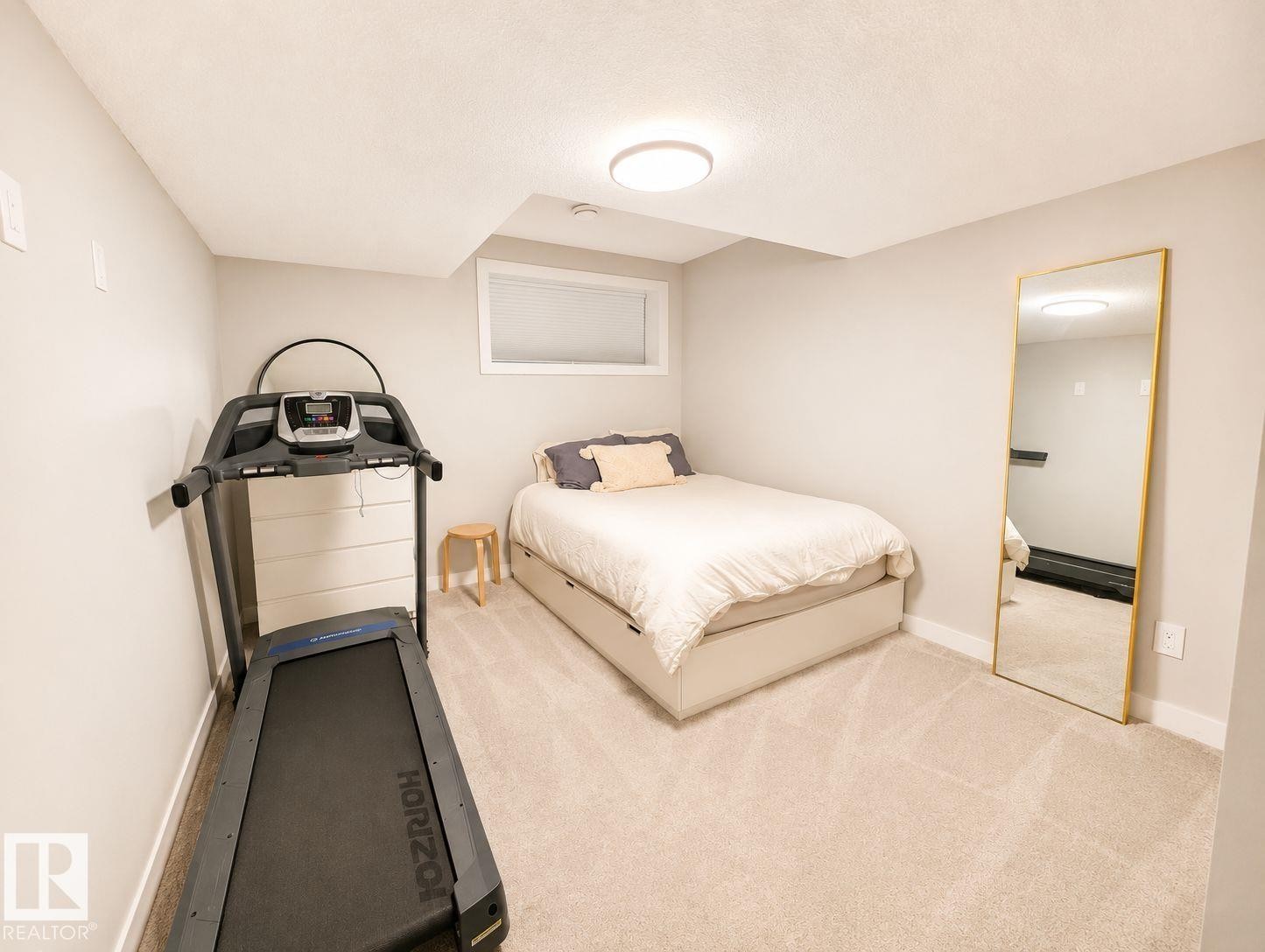 Recessed window, ceiling-mounted light fixture, and neutral carpeting - 10516 76 Street Nw, Edmonton, AB