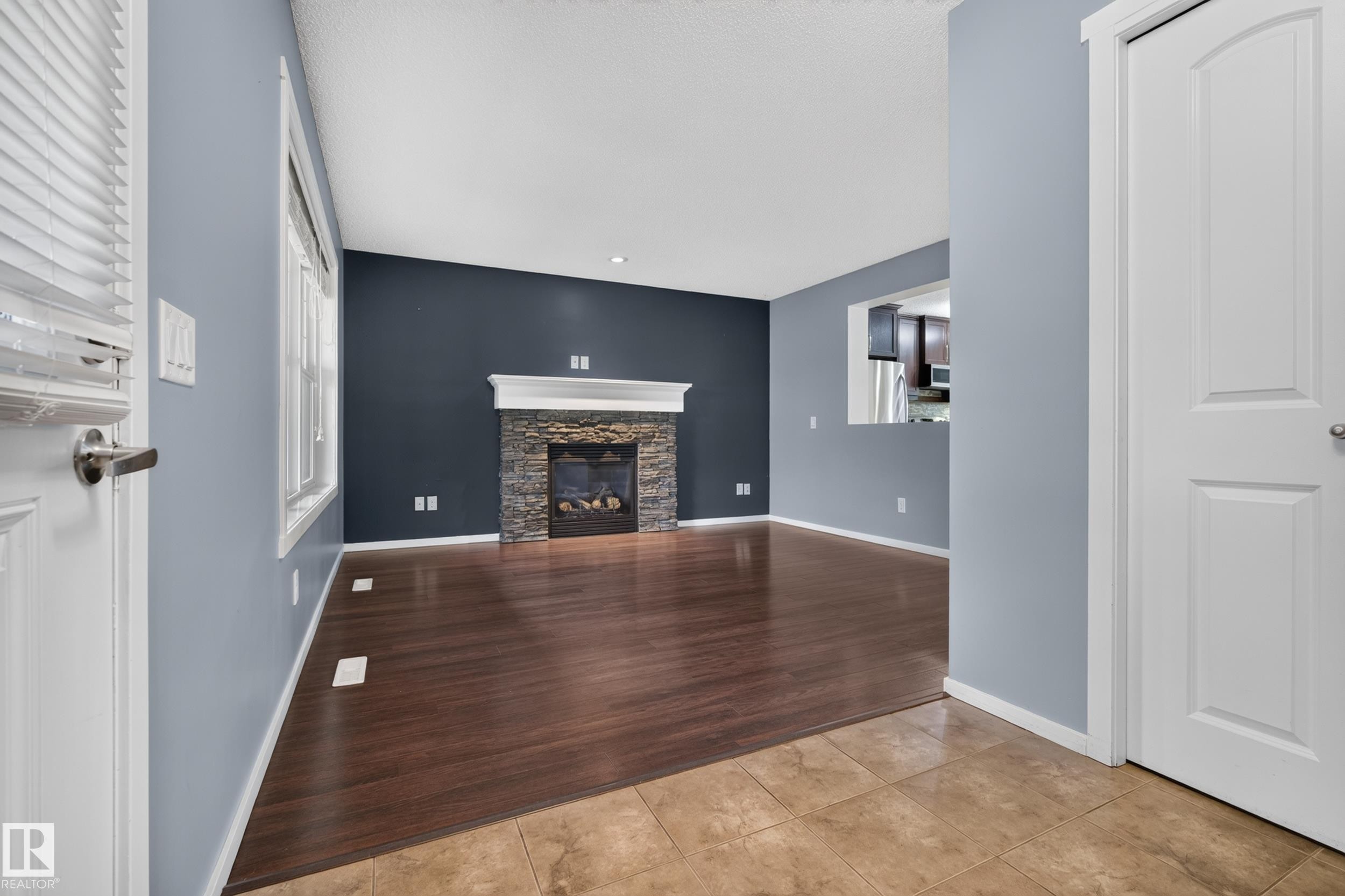 5241 2A Avenue Sw, Edmonton, AB