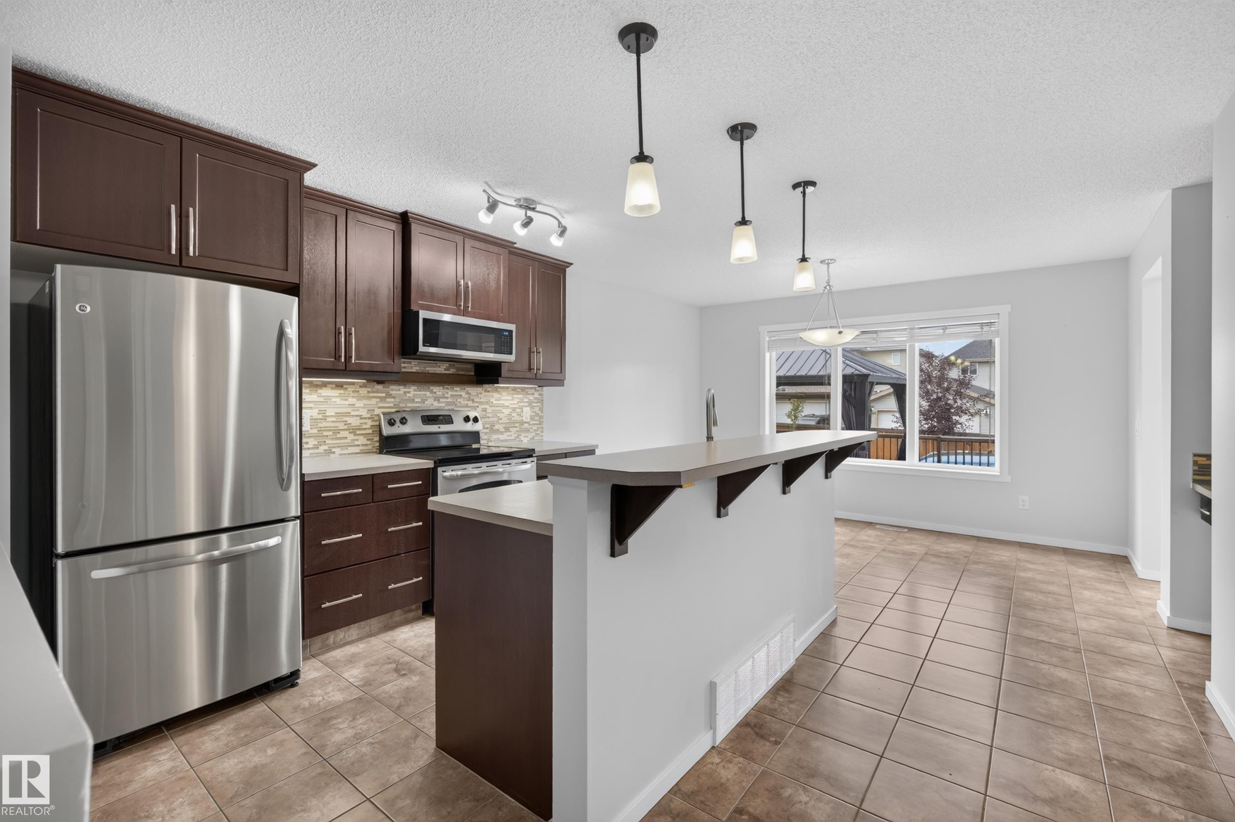 5241 2A Avenue Sw, Edmonton, AB