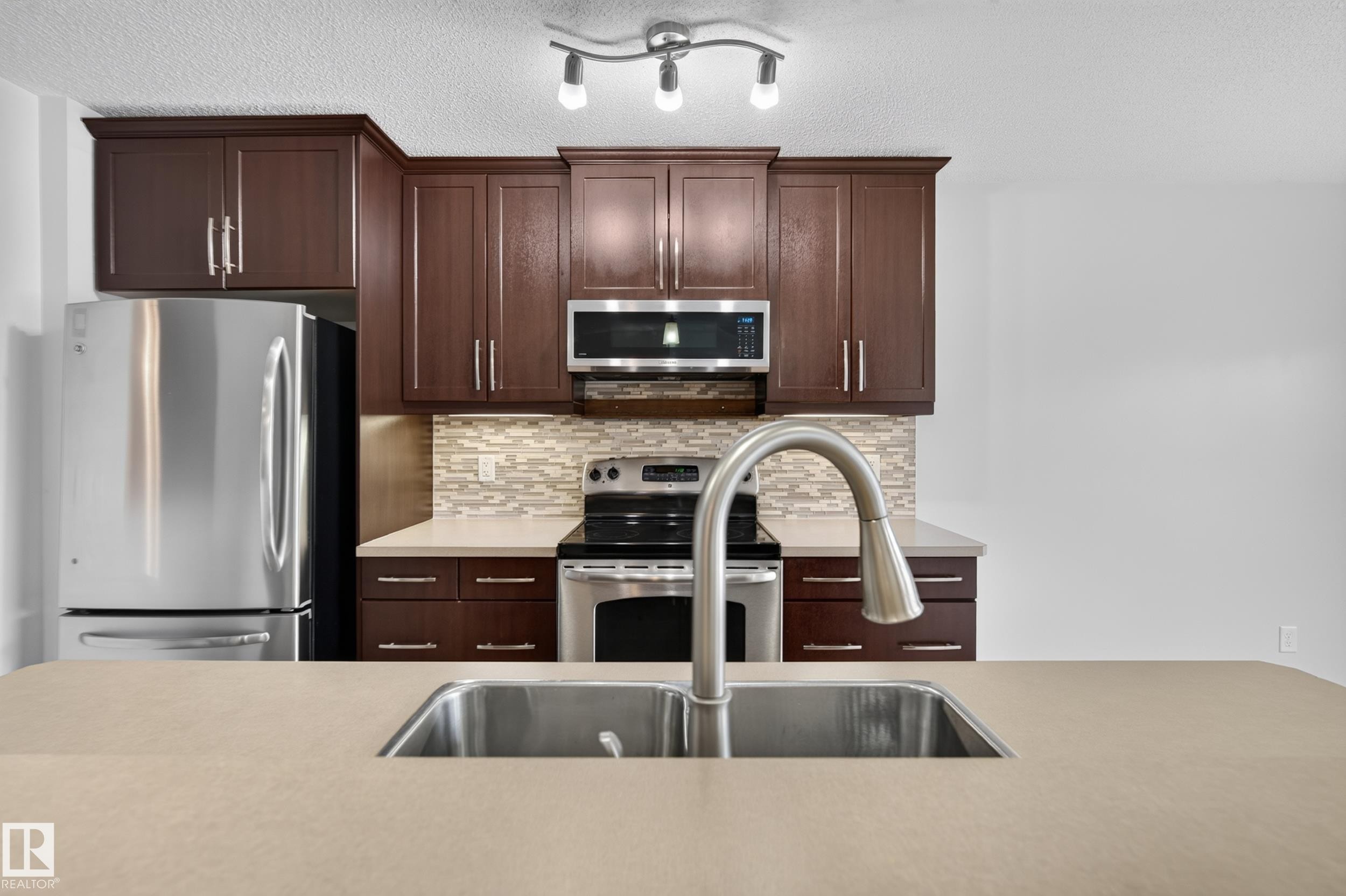5241 2A Avenue Sw, Edmonton, AB