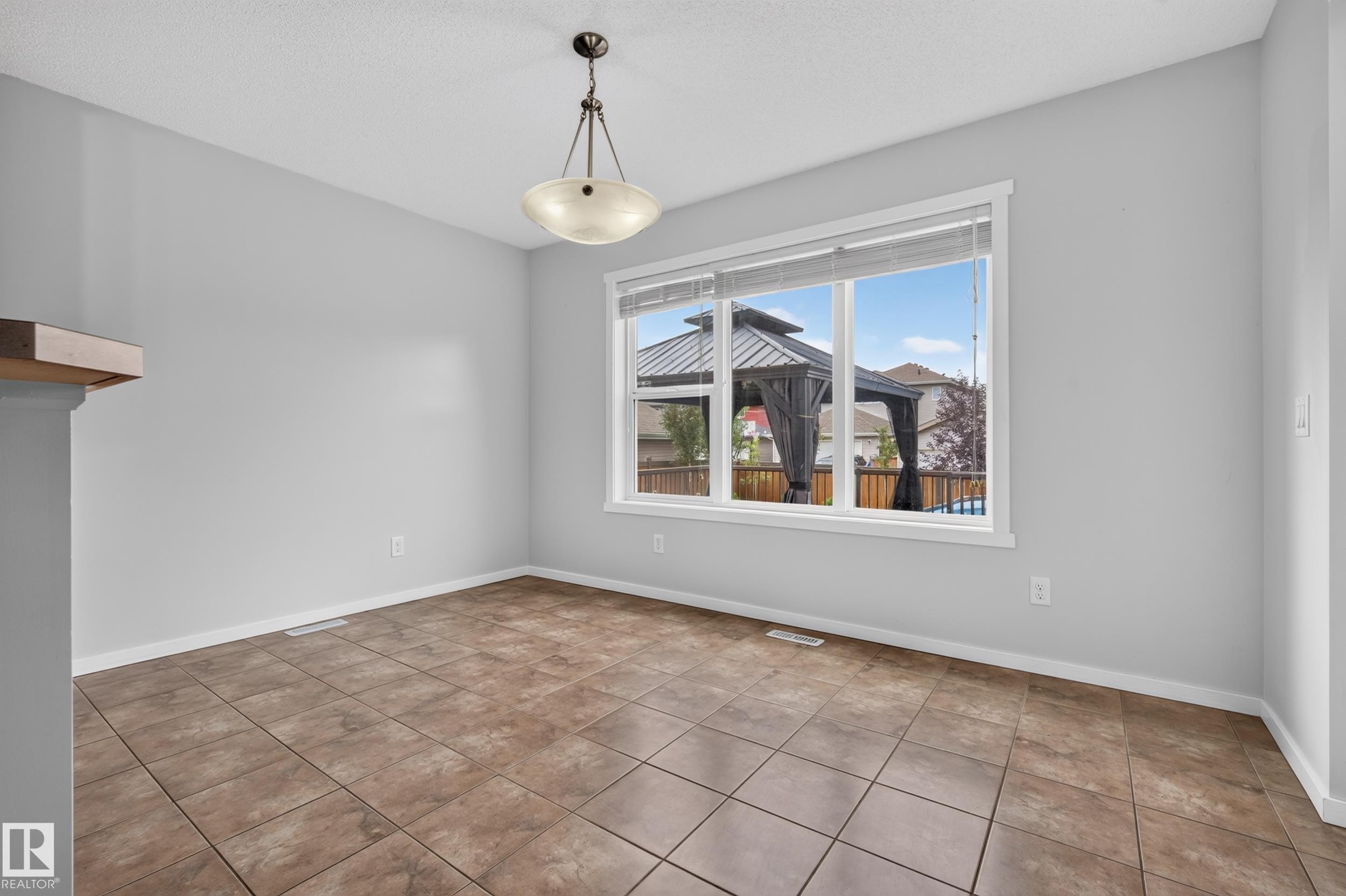 5241 2A Avenue Sw, Edmonton, AB