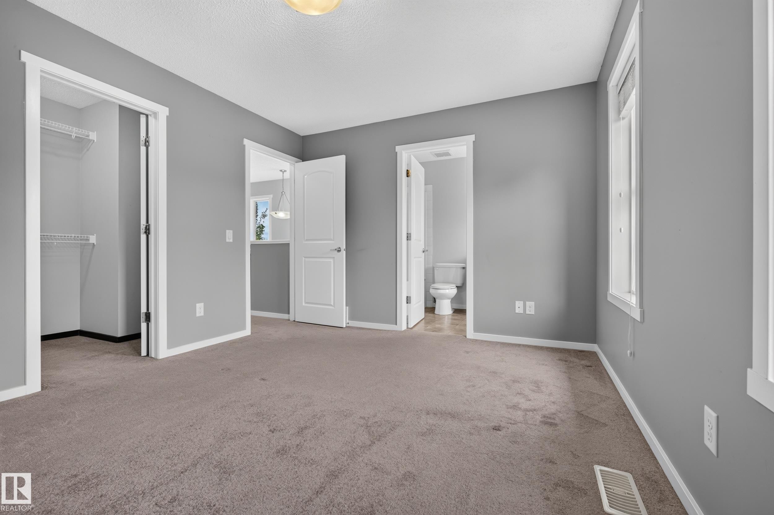 5241 2A Avenue Sw, Edmonton, AB