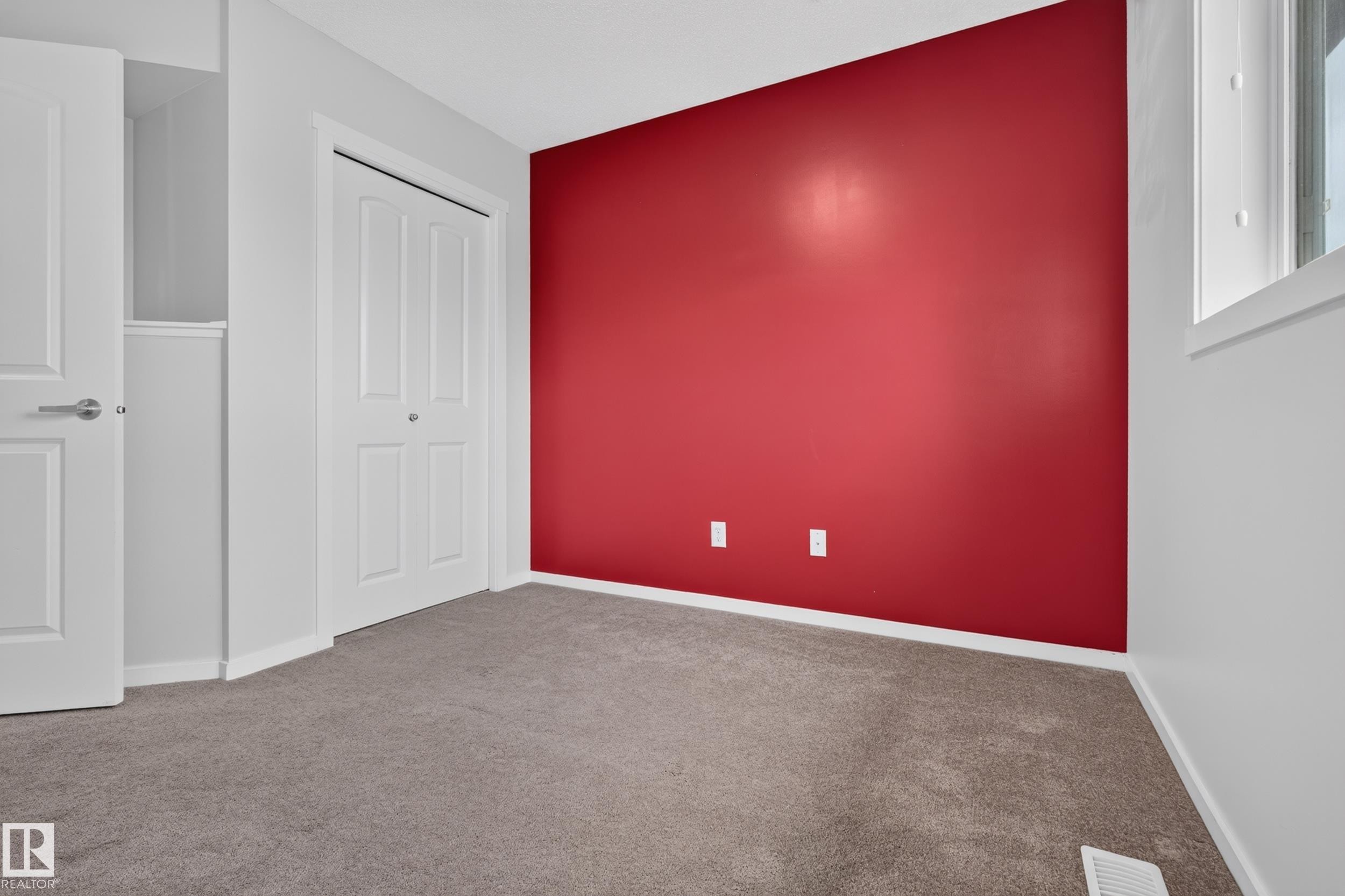 5241 2A Avenue Sw, Edmonton, AB