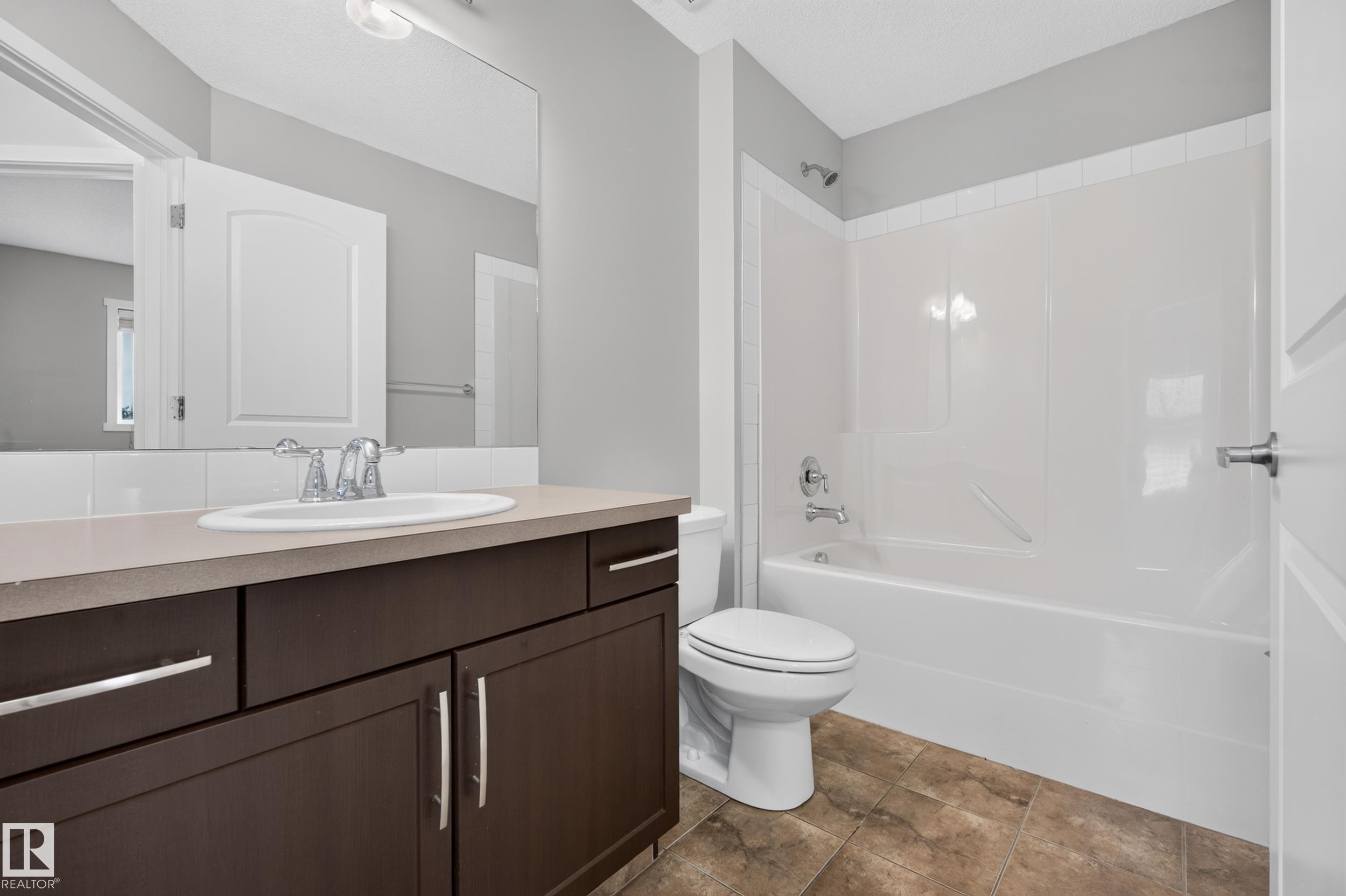 5241 2A Avenue Sw, Edmonton, AB